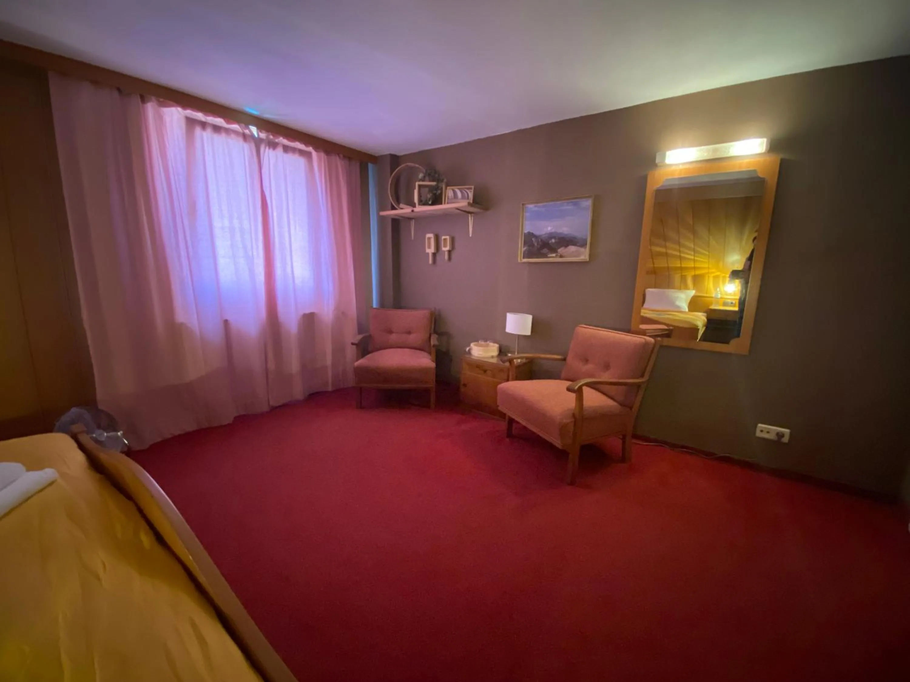 Photo of the whole room in Honolulu Hotel