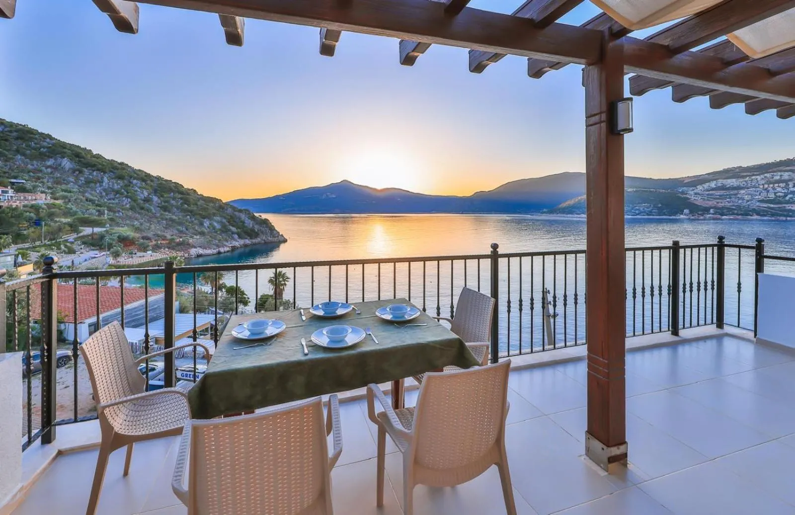 Deluxe Quadruple Room in Kuluhana Hotel & Villas Kalkan