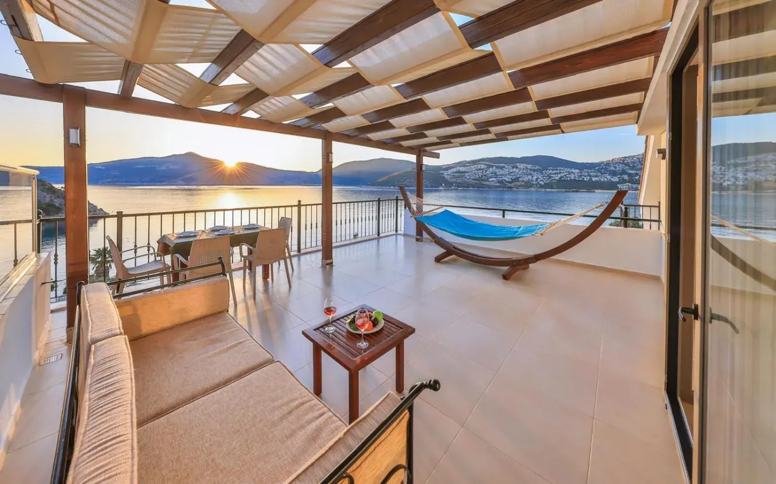 Deluxe Quadruple Room in Kuluhana Hotel & Villas Kalkan Deluxe Quadruple Room in Kuluhana Hotel & Villas Kalkan