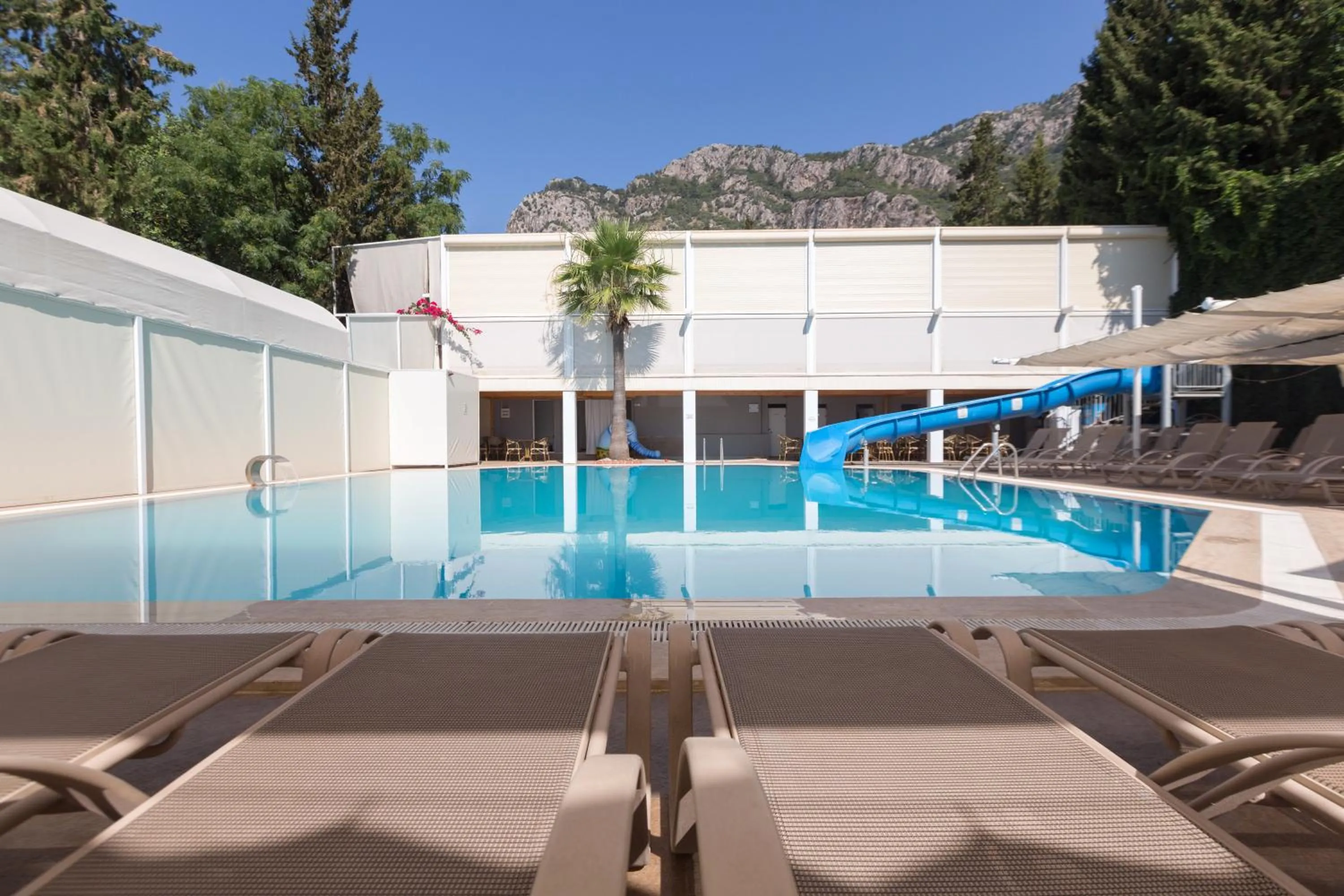 Swimming pool in Hotel Mavi Deniz
