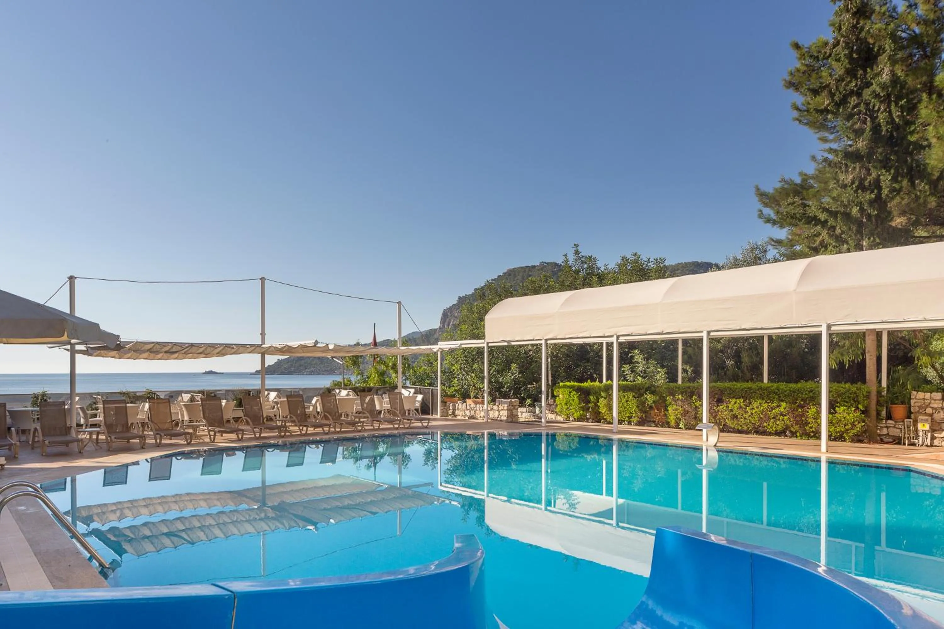 Swimming pool in Hotel Mavi Deniz