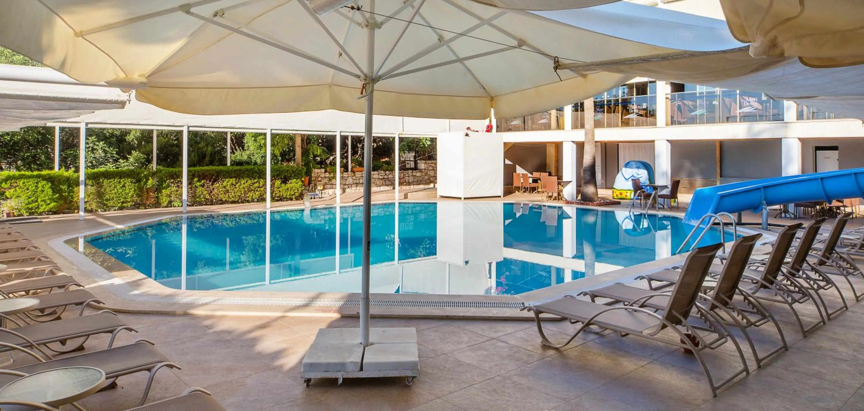 Swimming pool in Hotel Mavi Deniz