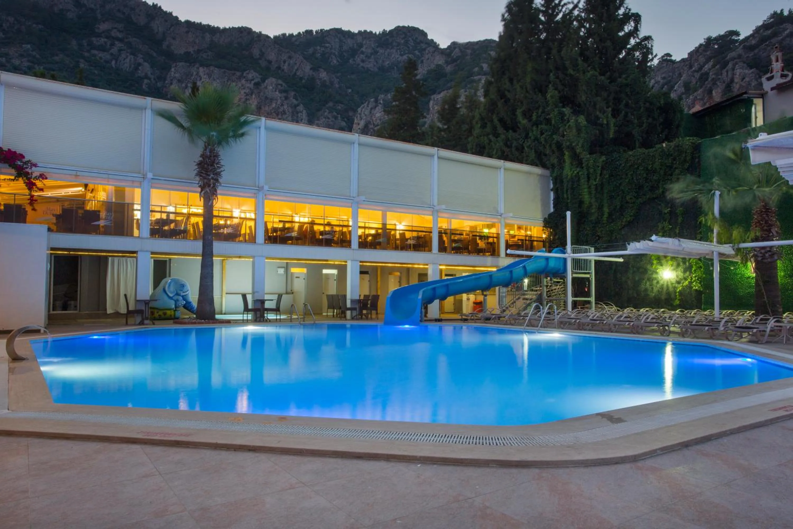 Swimming pool in Hotel Mavi Deniz