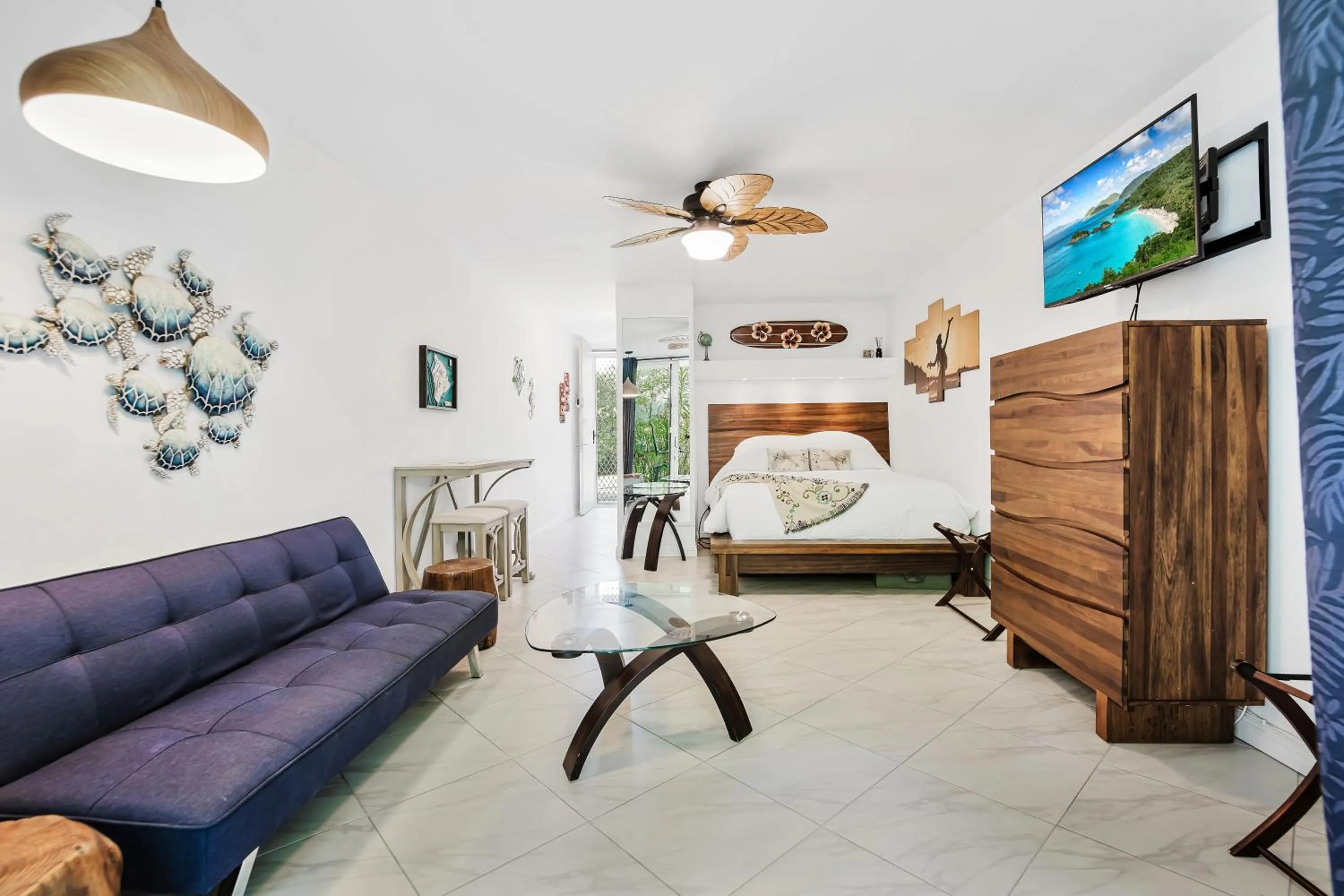Living room, Bed in DOWNTOWN Hawaiian Theme Condo with Hot Tub, Pool & Beach - Kona Islander Inn