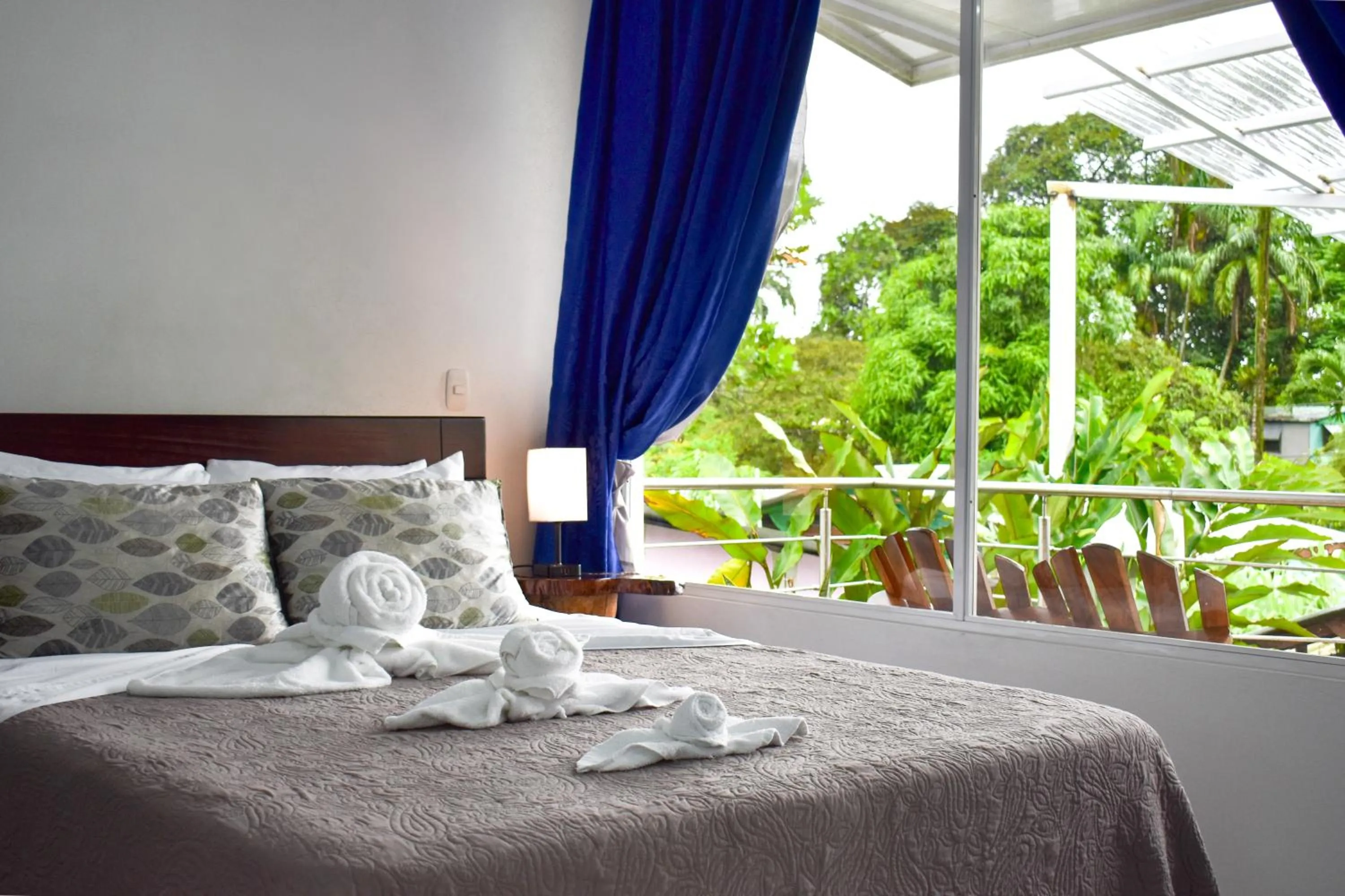 Balcony/Terrace, Bed in Hotel Serendipity