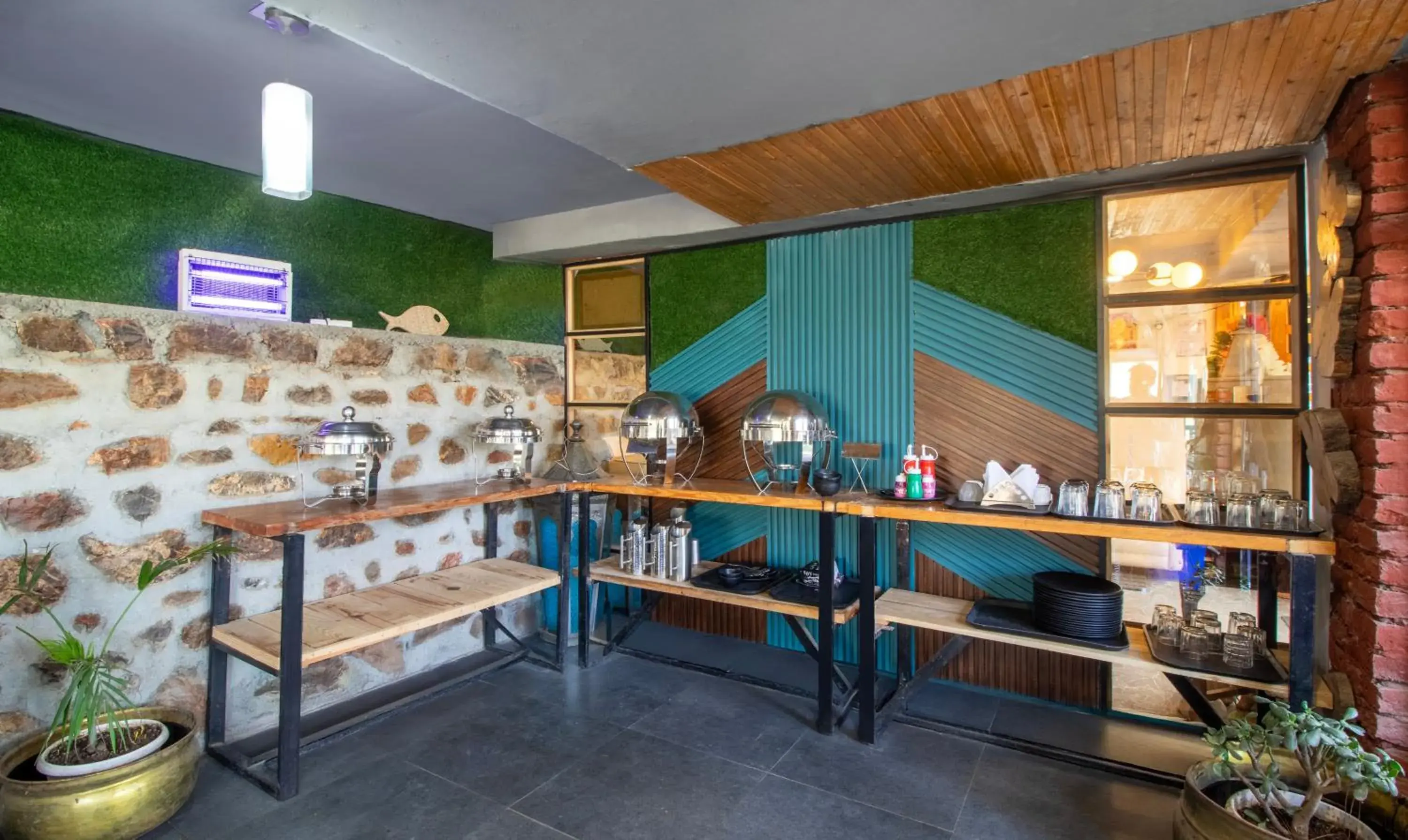 Restaurant/places to eat in Treebo Vista Lago With Lake View Restaurant/places to eat in Treebo Vista Lago With Lake View