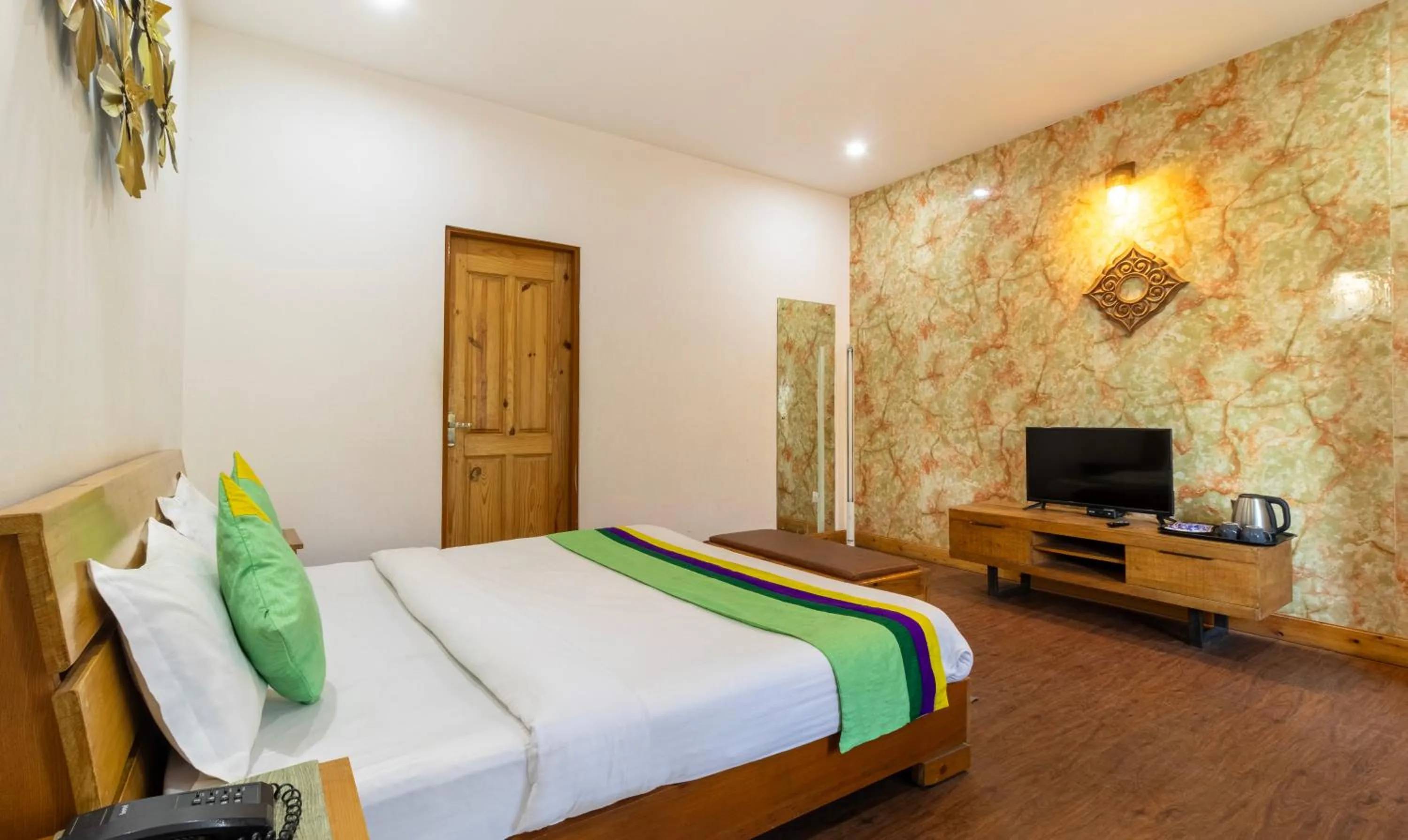 Bedroom, Bed in Treebo Vista Lago With Lake View