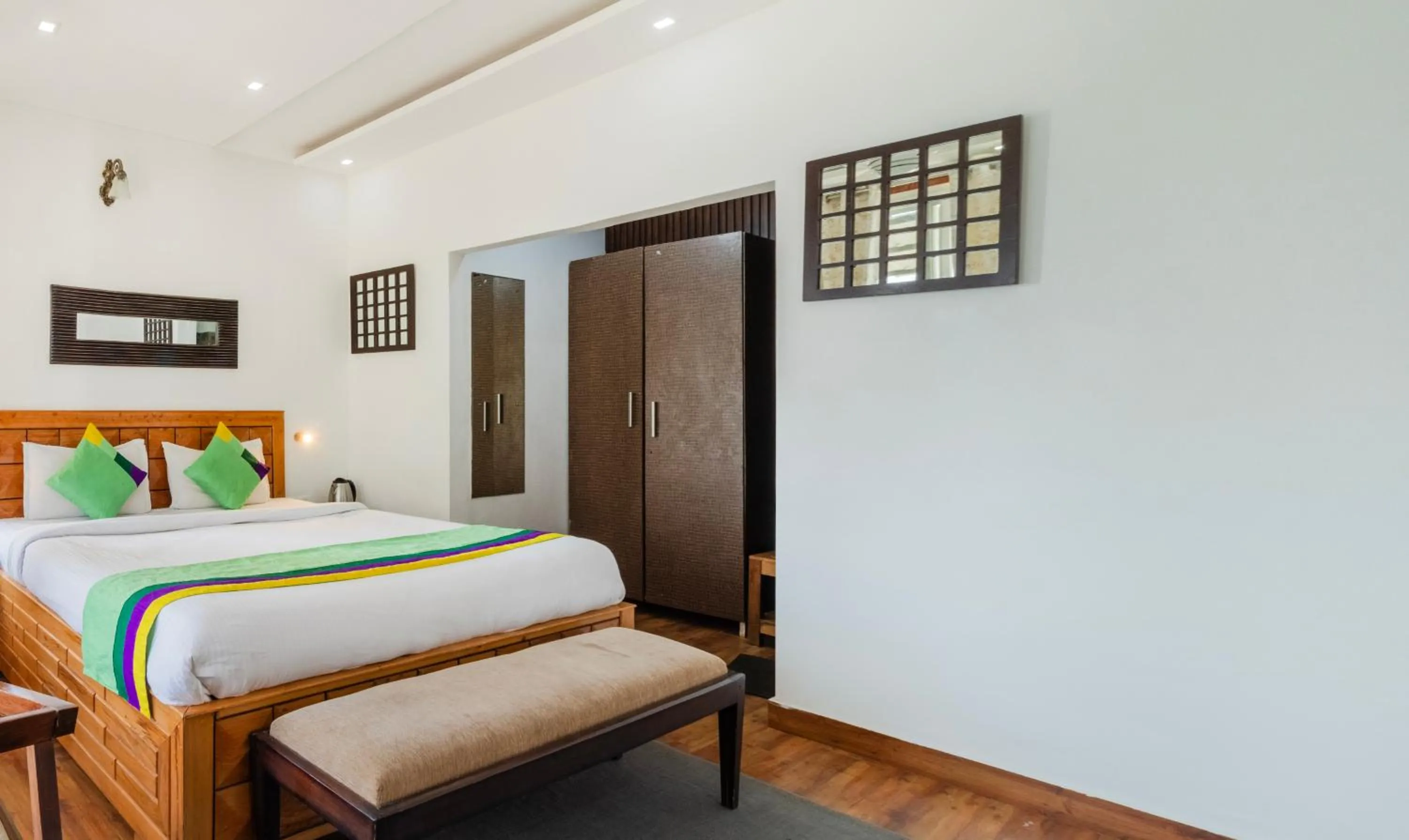 Bedroom, Bed in Treebo Vista Lago With Lake View