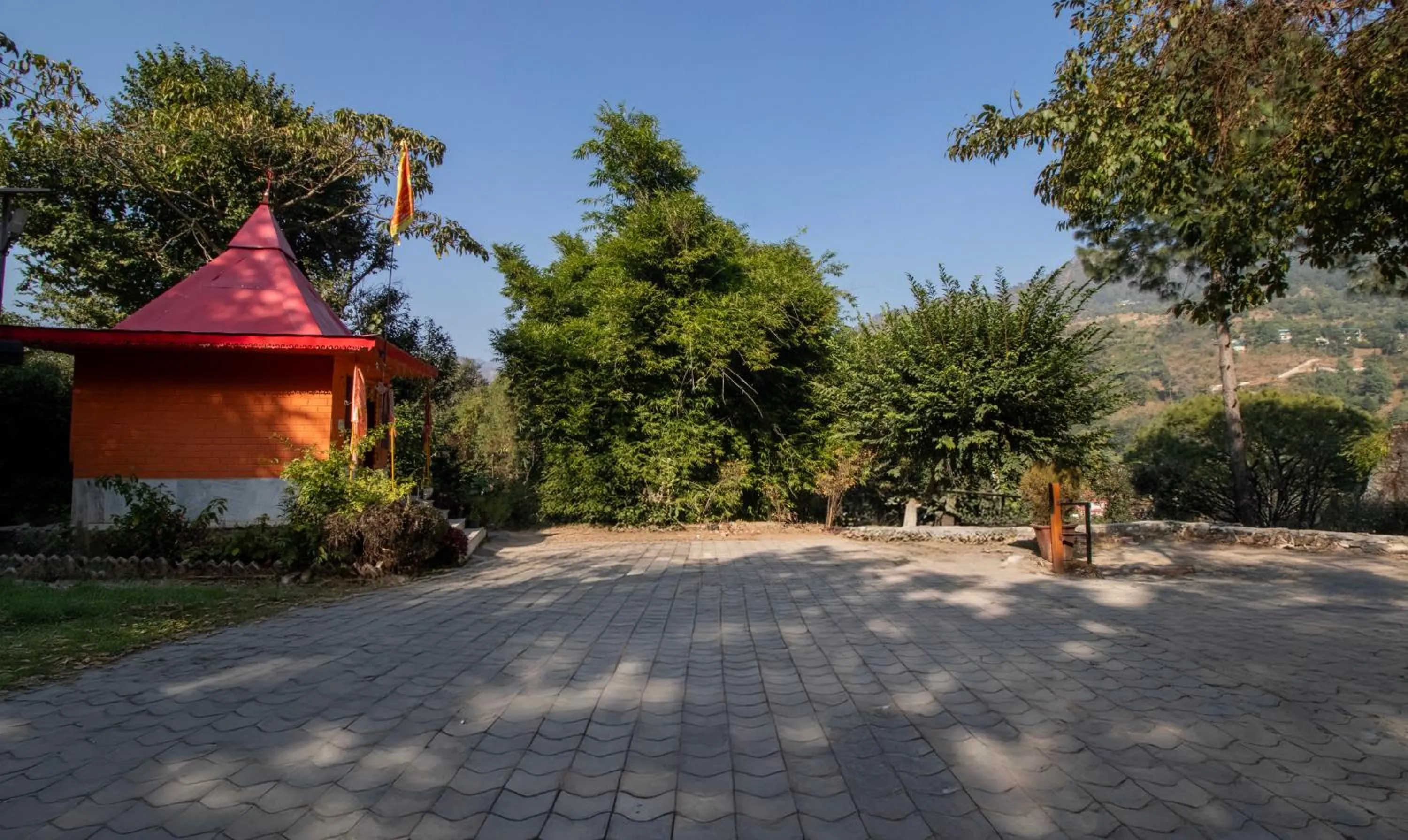 Parking in Treebo Vista Lago With Lake View