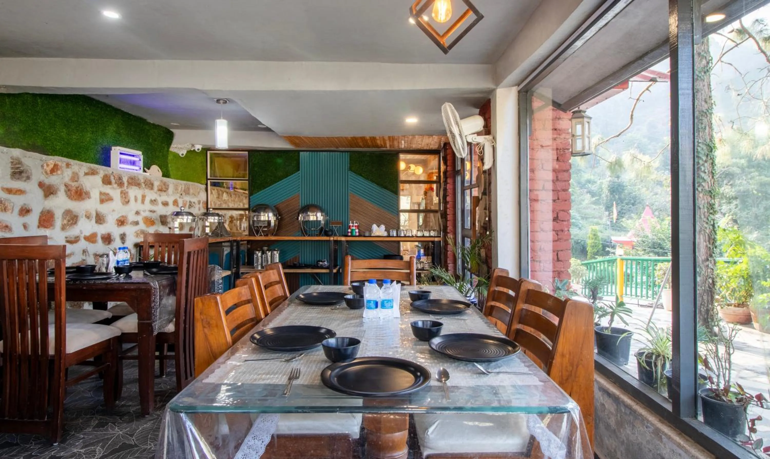 Restaurant/places to eat in Treebo Vista Lago With Lake View