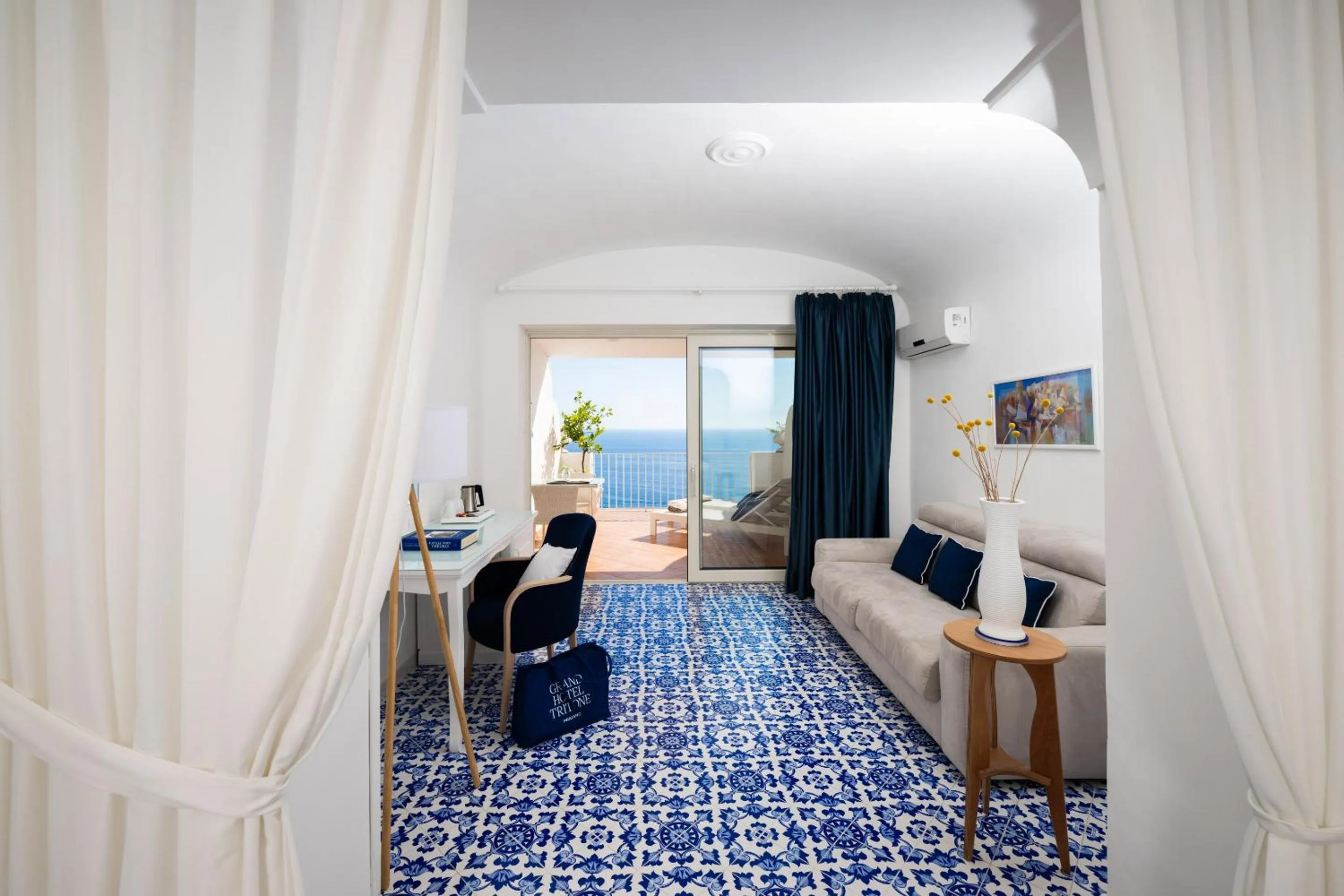 Bedroom in Grand Hotel Tritone