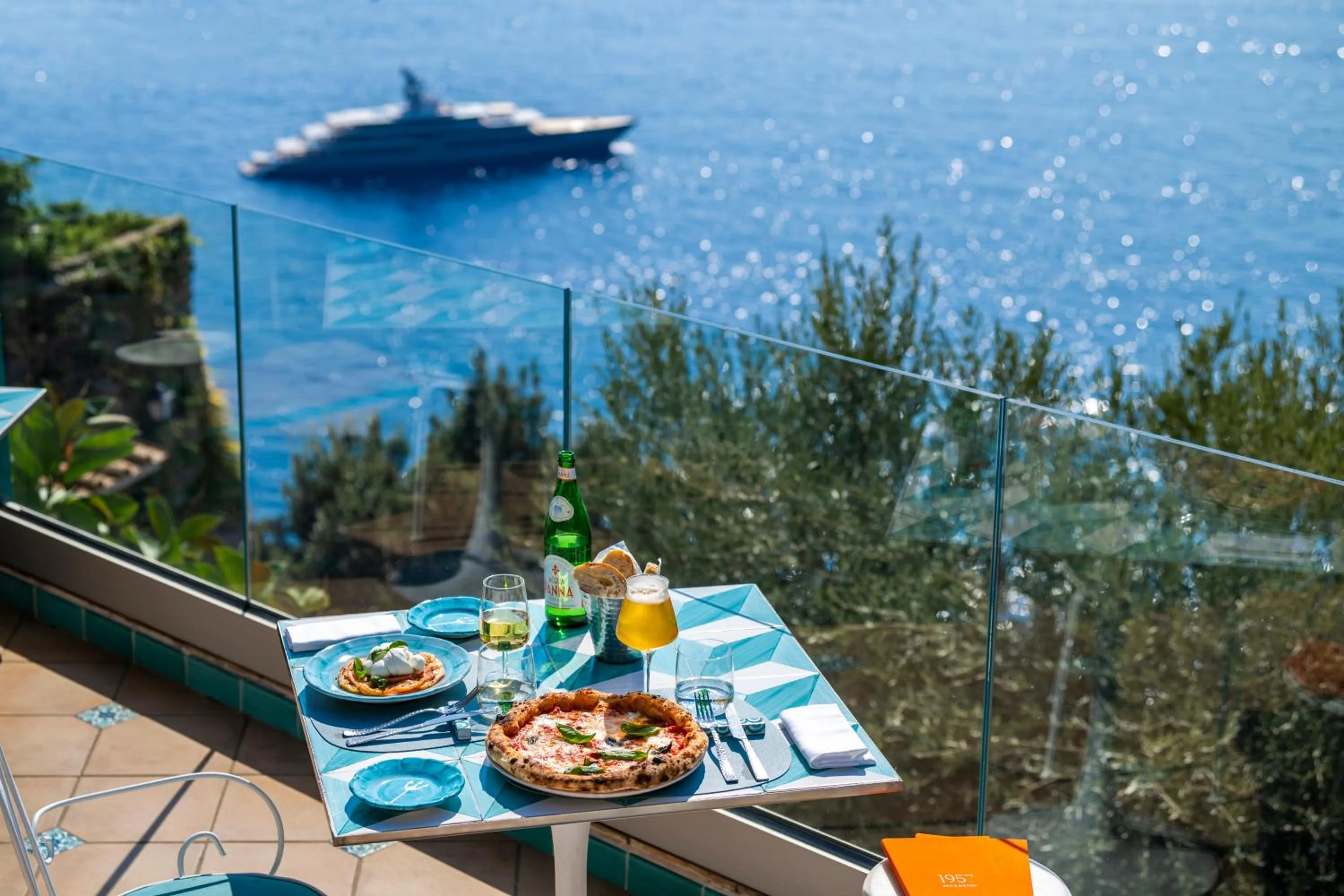 Restaurant/places to eat in Grand Hotel Tritone