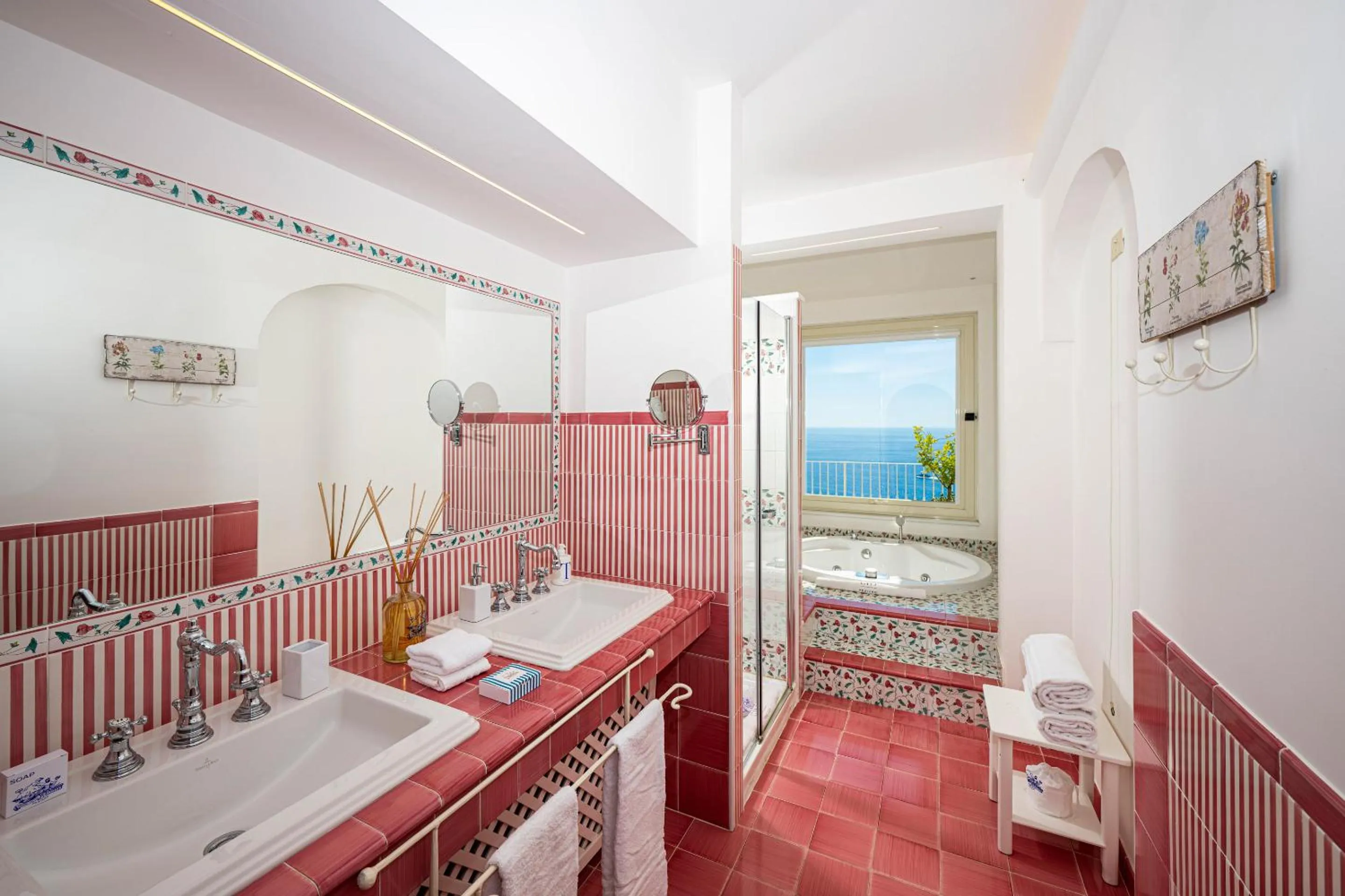 Hot Tub in Grand Hotel Tritone