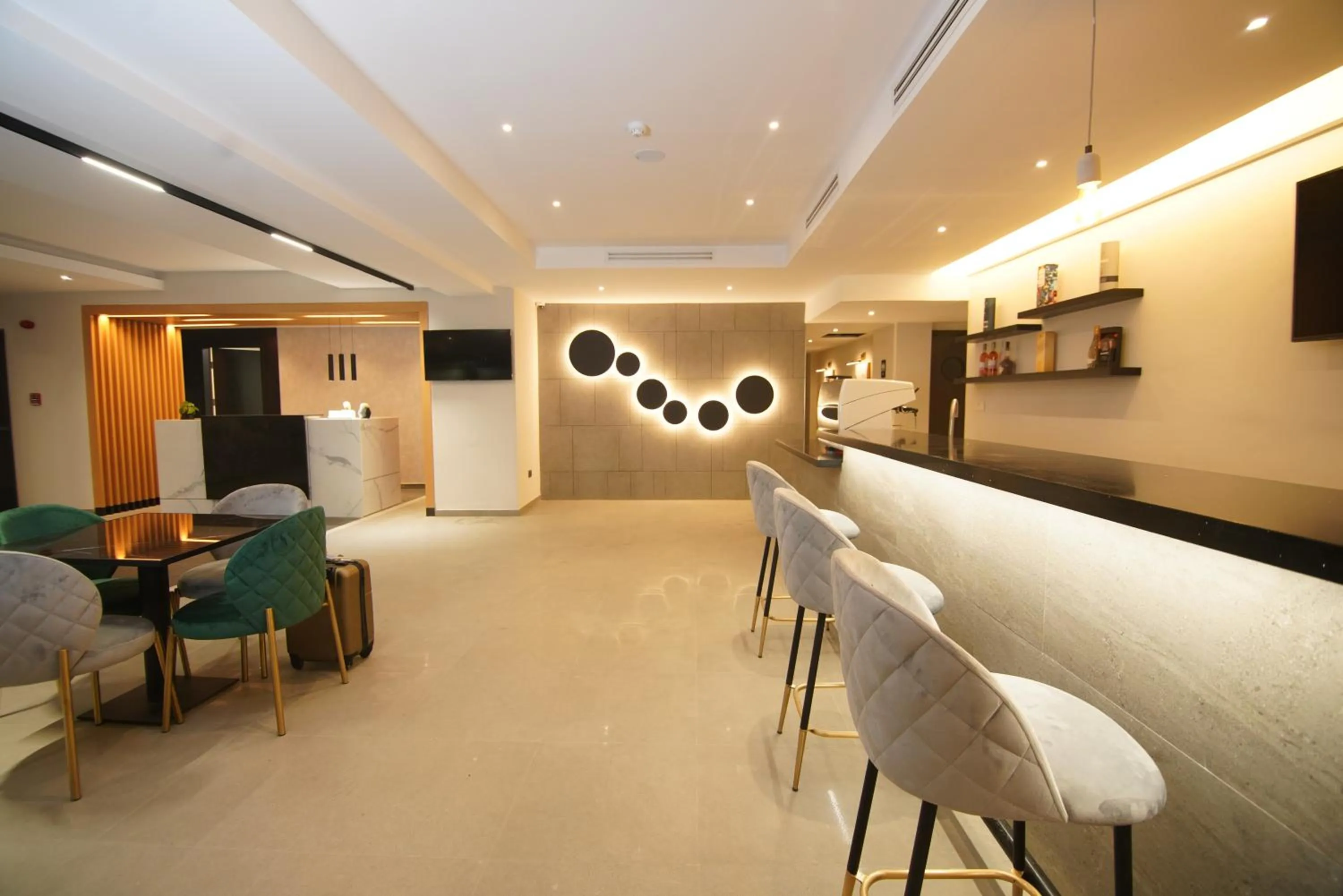 Restaurant/places to eat in Loft Hotel Apartment