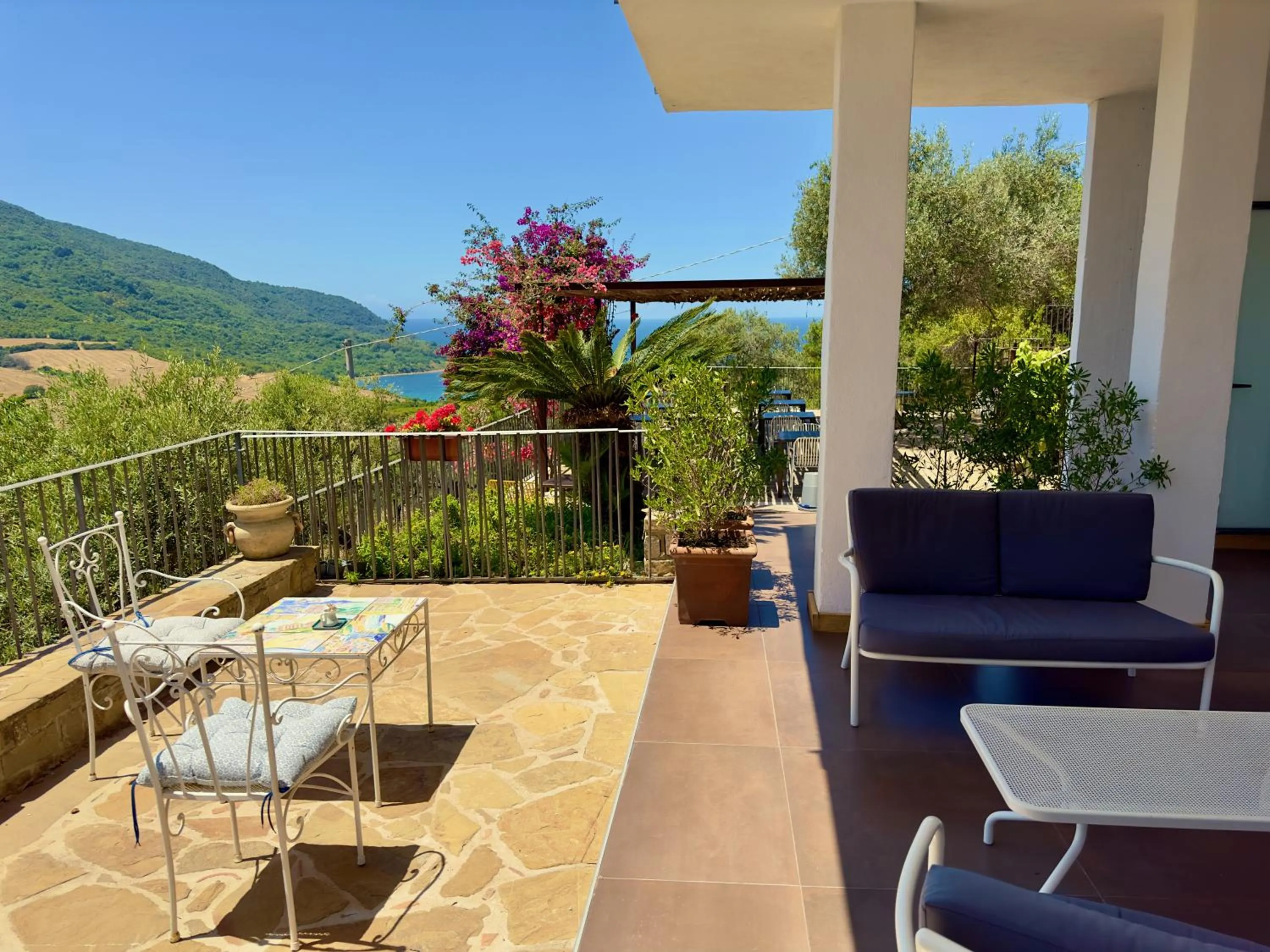 Patio in B&B Baia Di Trentova