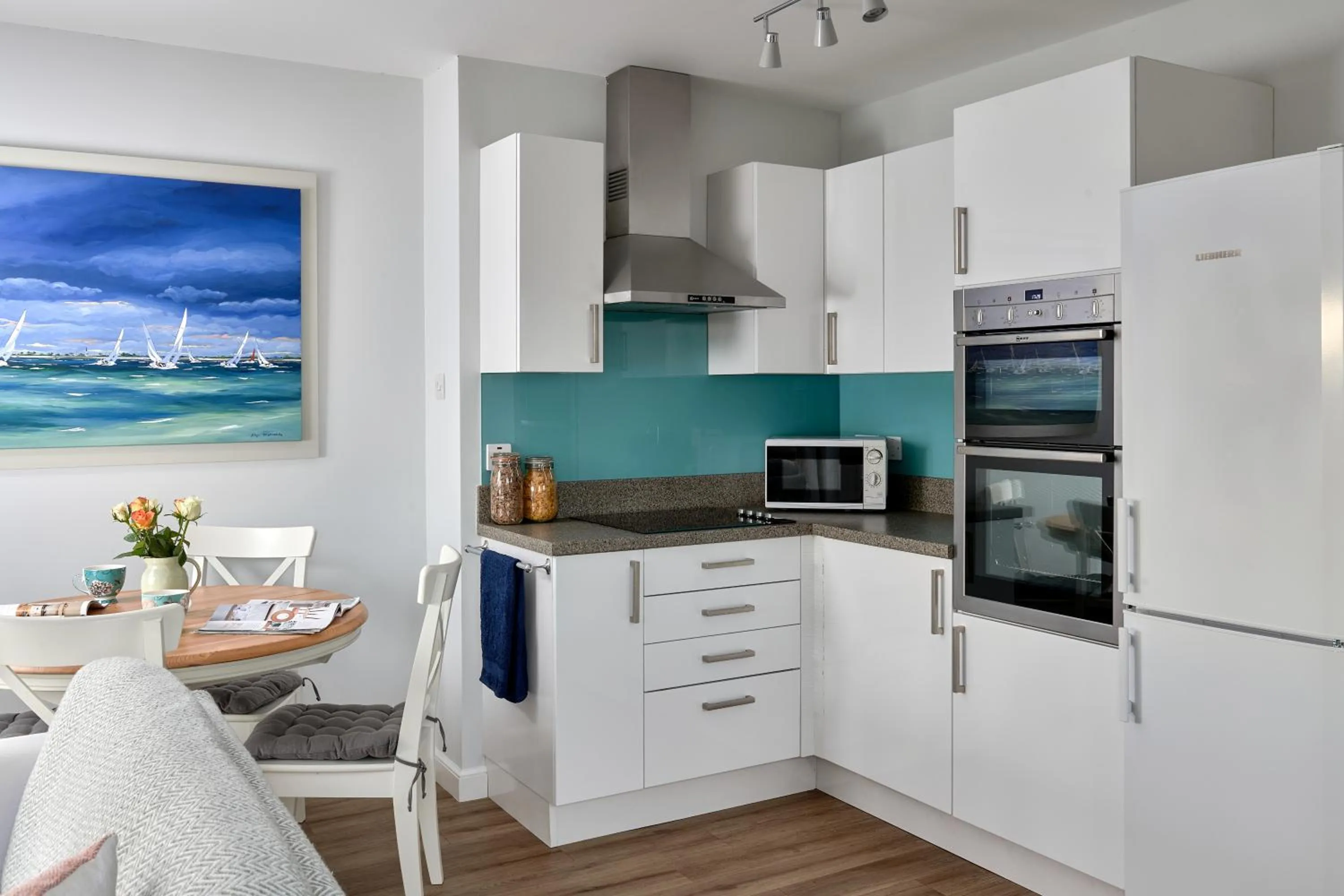 Kitchen or kitchenette in Garden flat near Goodwood with stunning views