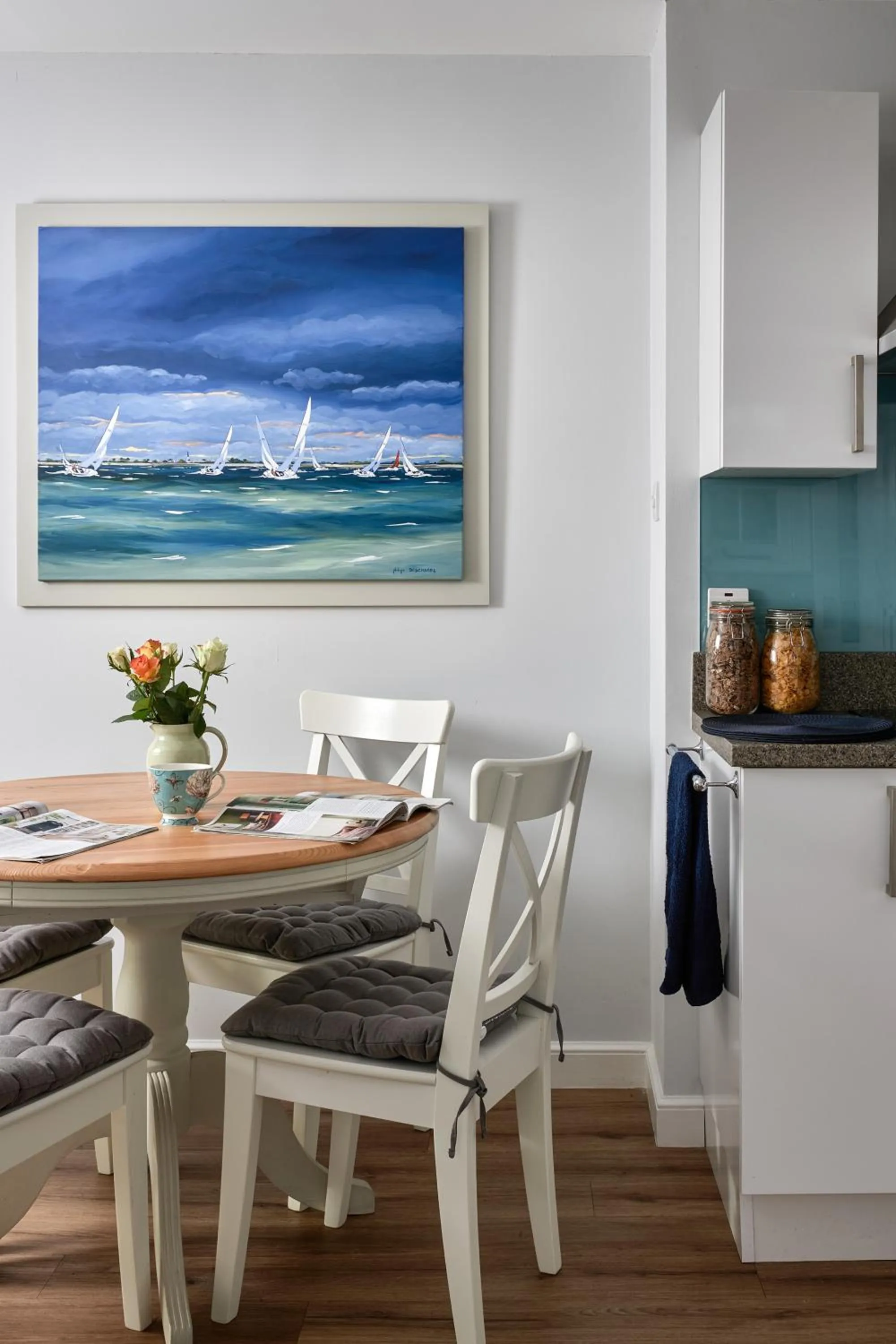 Dining area in Garden flat near Goodwood with stunning views