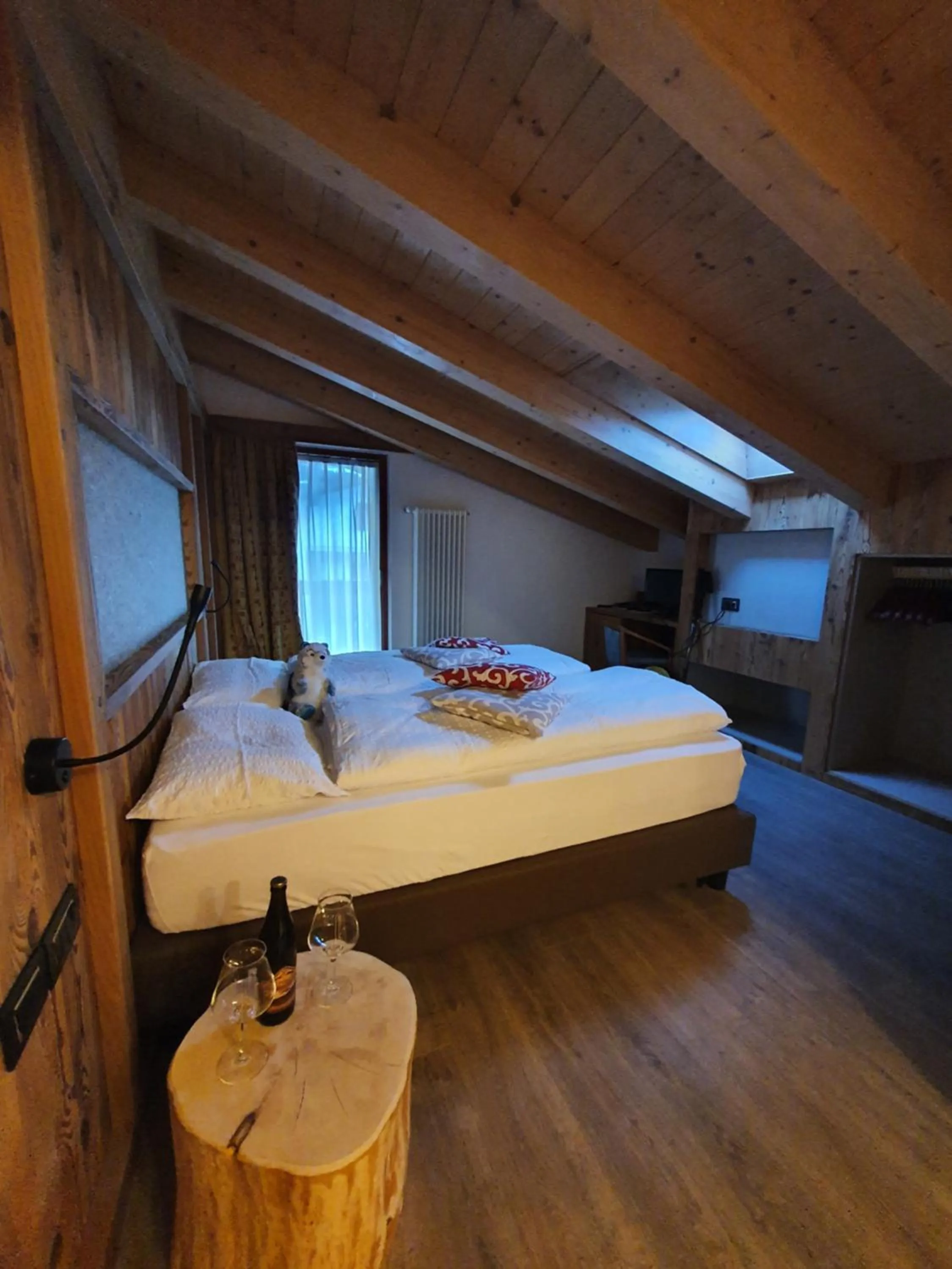 Bed in Hotel Ortles Dolomiti Walking & Spa