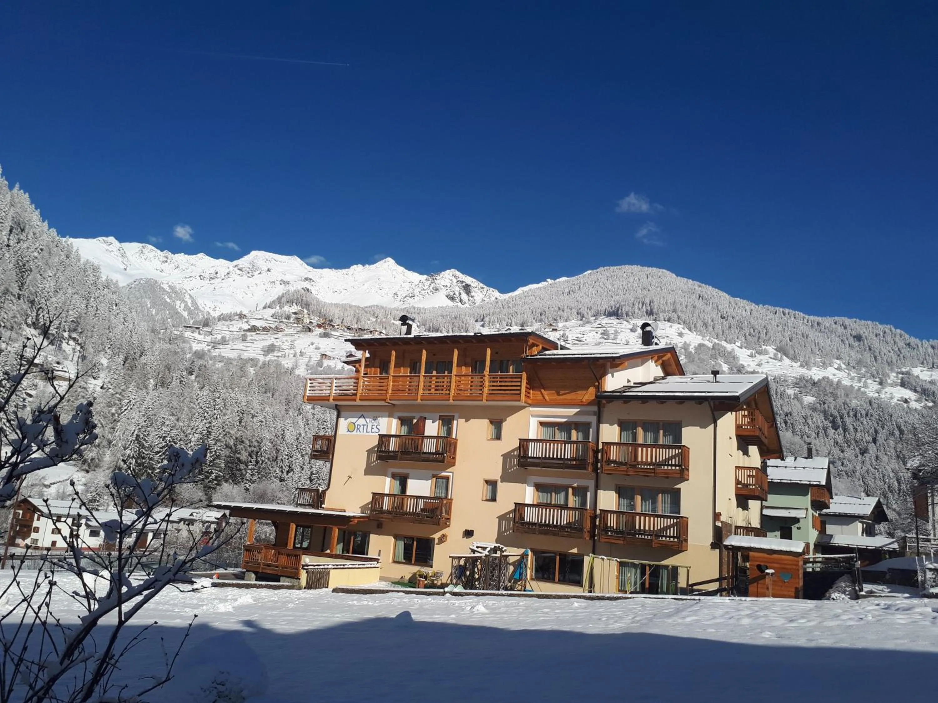 Property building in Hotel Ortles Dolomiti Walking & Spa
