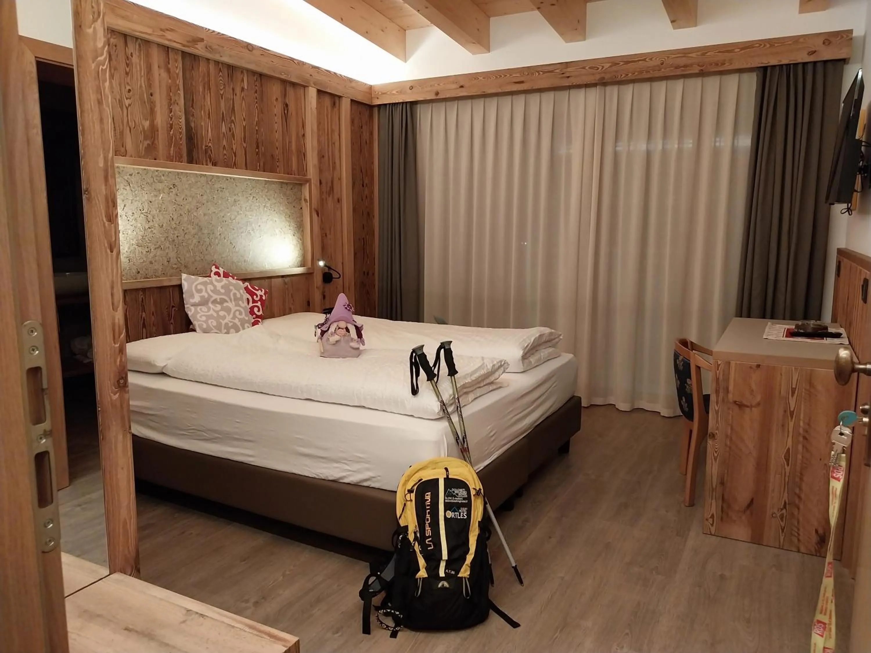 Bed in Hotel Ortles Dolomiti Walking & Spa