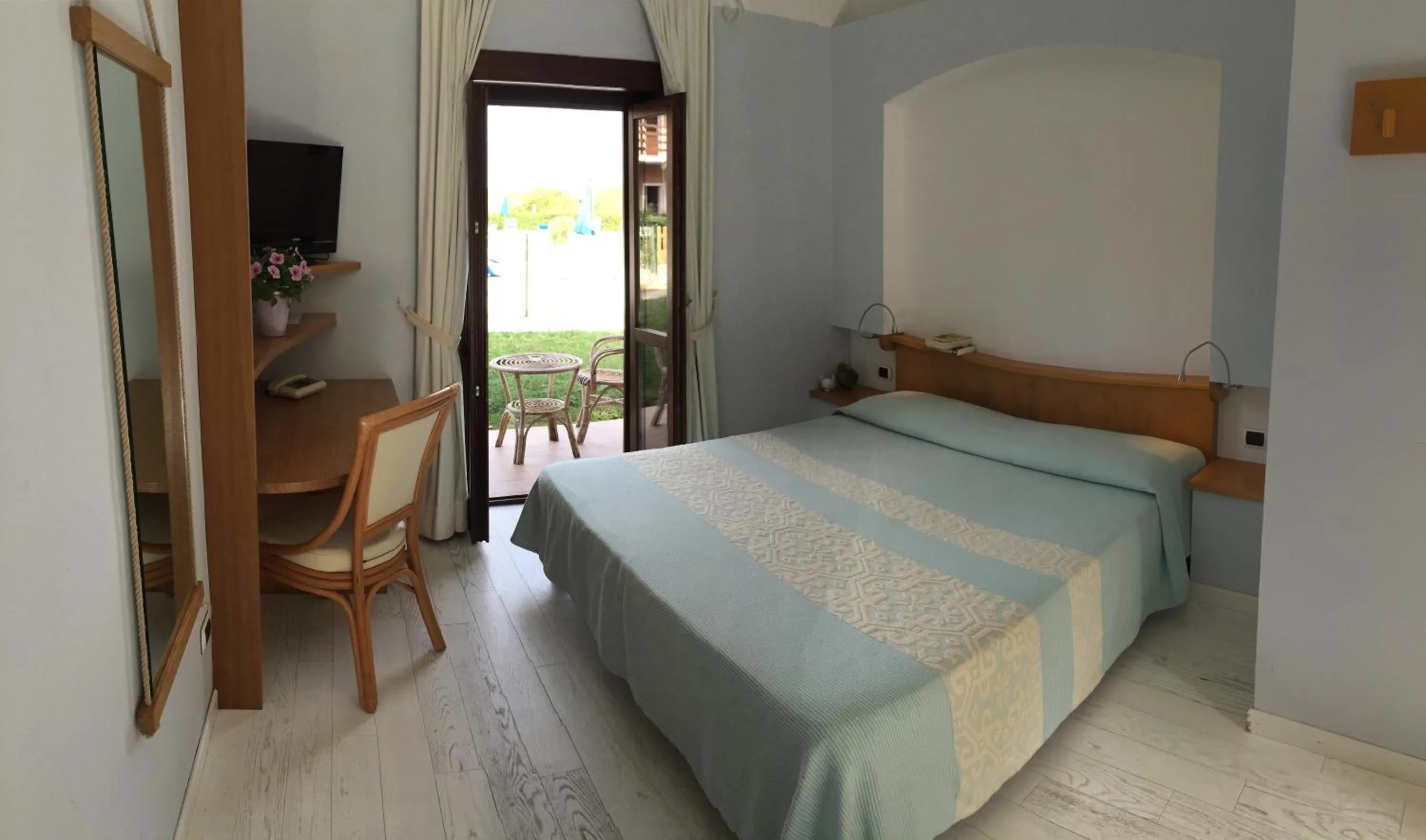 Photo of the whole room, Bed in Hotel Cala Reale