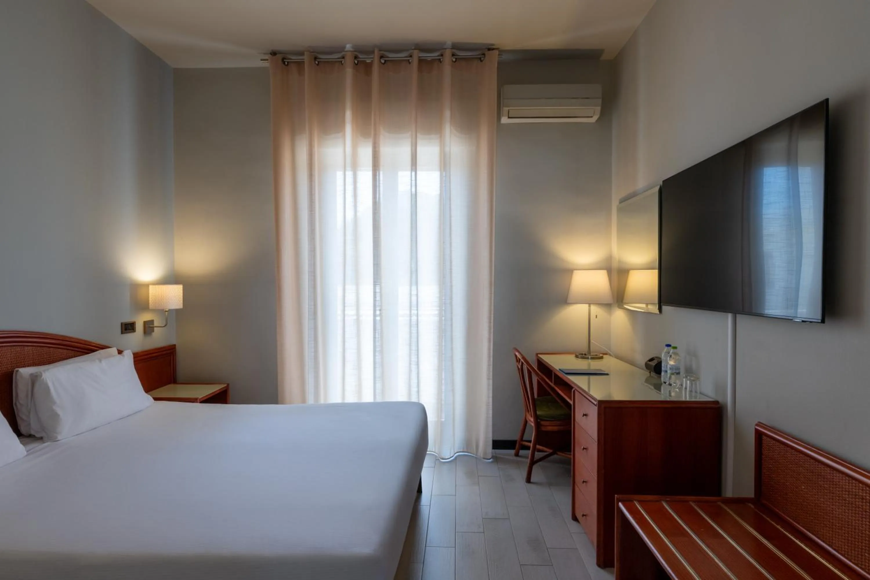 Bed in Hotel Riva Del Sole