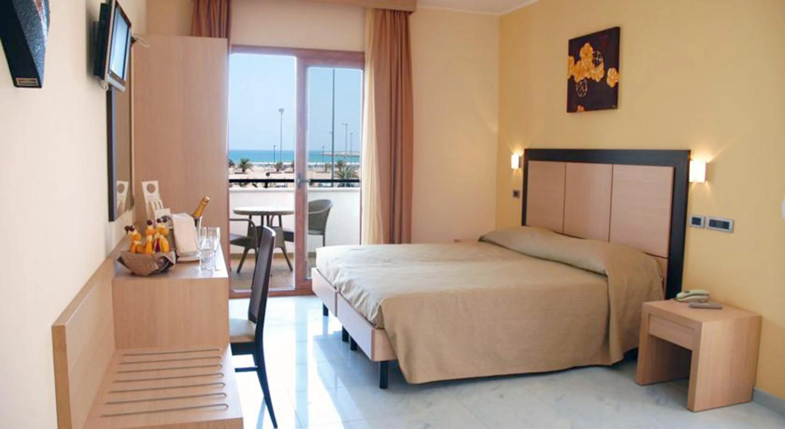 TV and multimedia, Bed in Marc Hotel