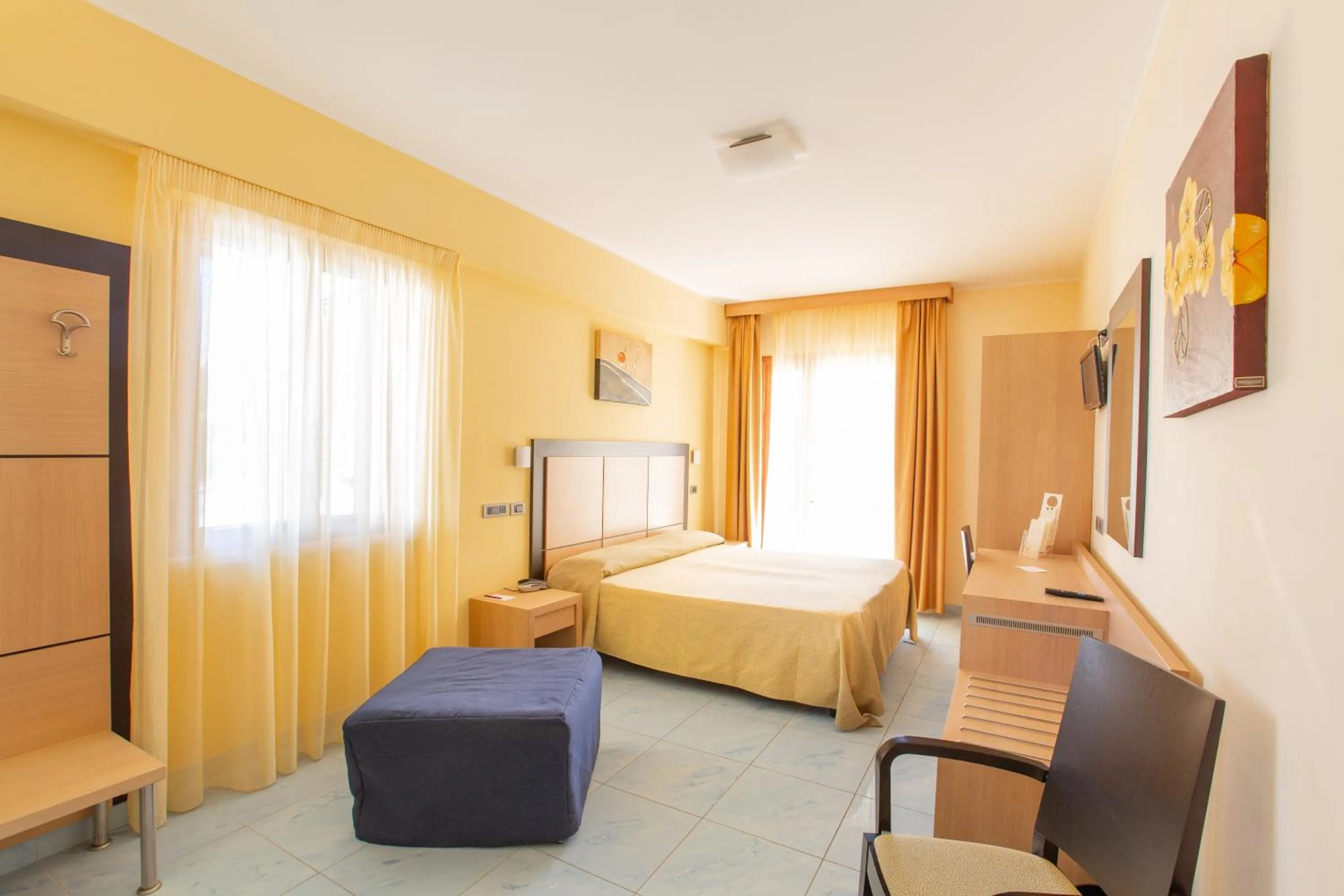 Facility for disabled guests, Bed in Marc Hotel