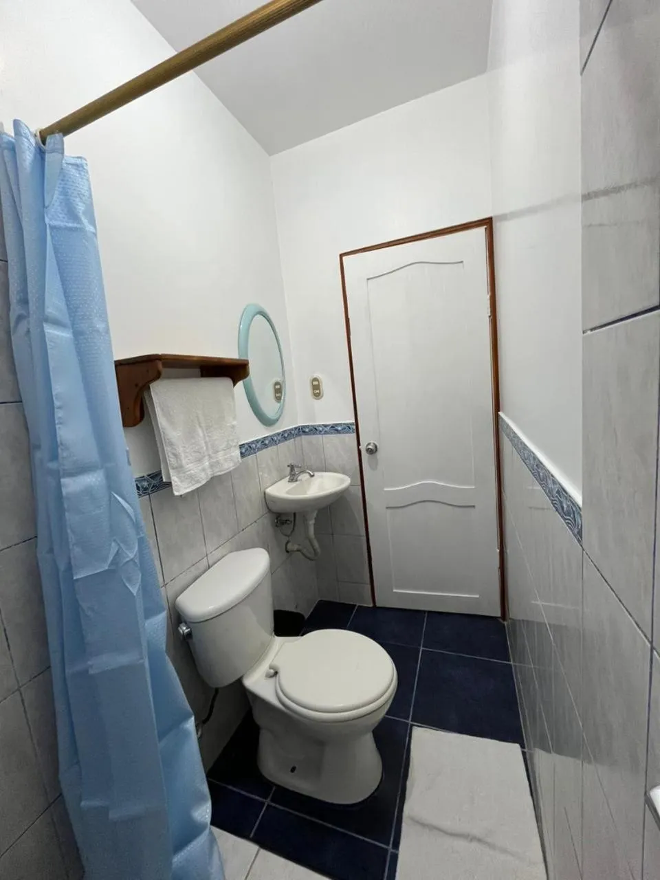 Shower in Hostal Neptuno - Poseidon