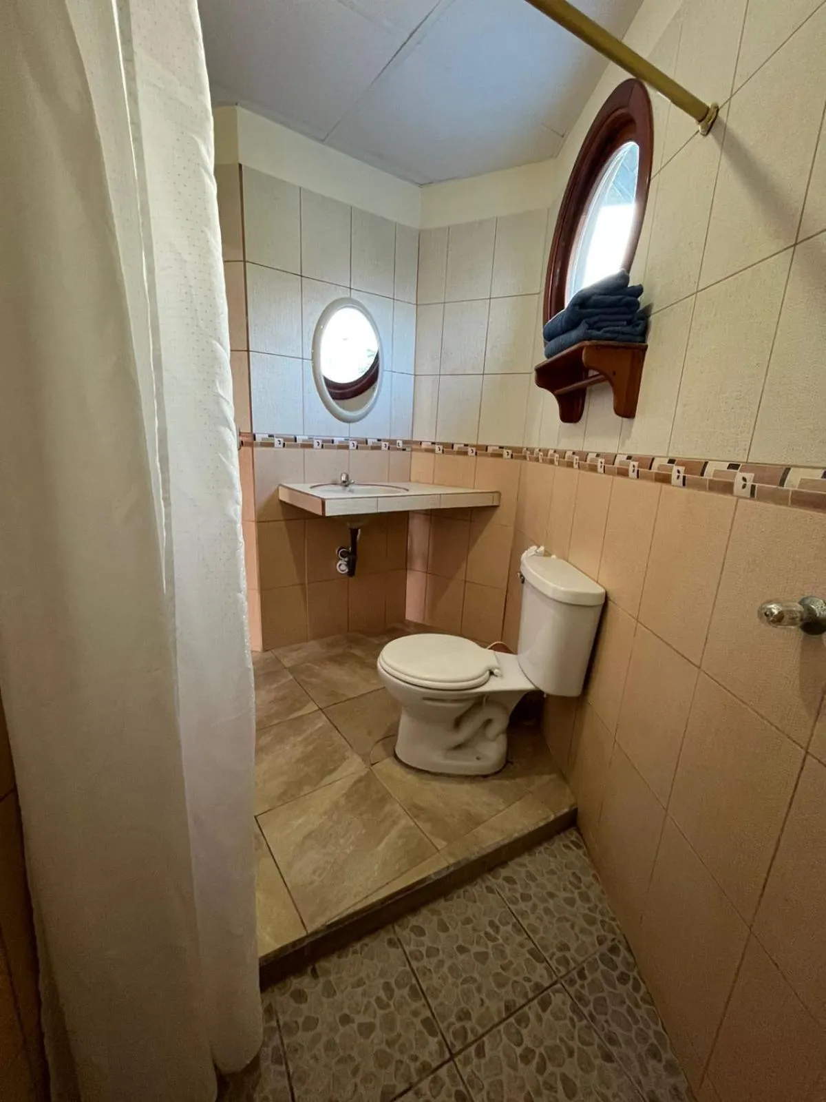 Shower in Hostal Neptuno - Poseidon
