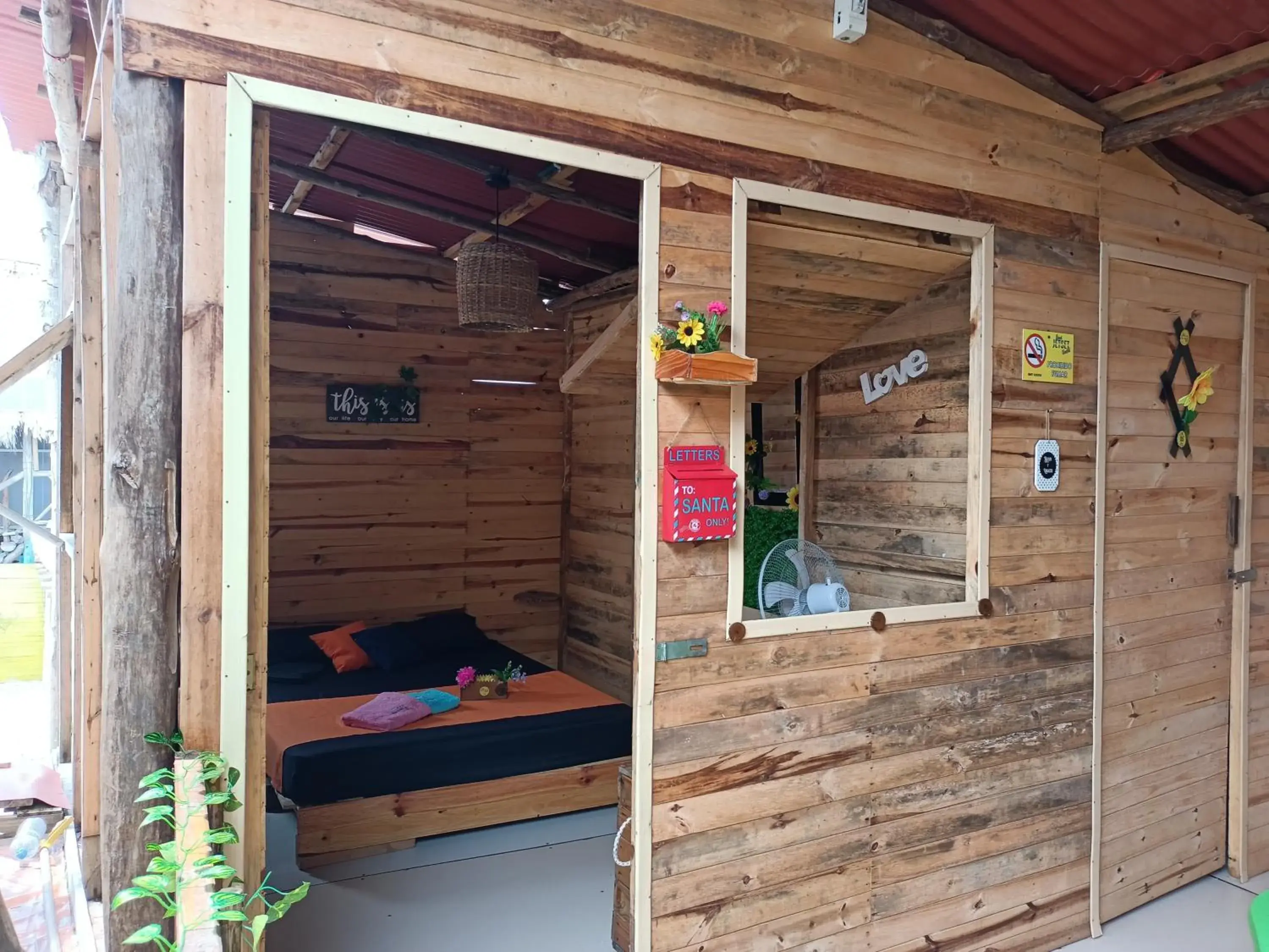 Deluxe Double Room with Side Sea View in Baru Jet Set Beach & Hostal Deluxe Double Room with Side Sea View in Baru Jet Set Beach & Hostal