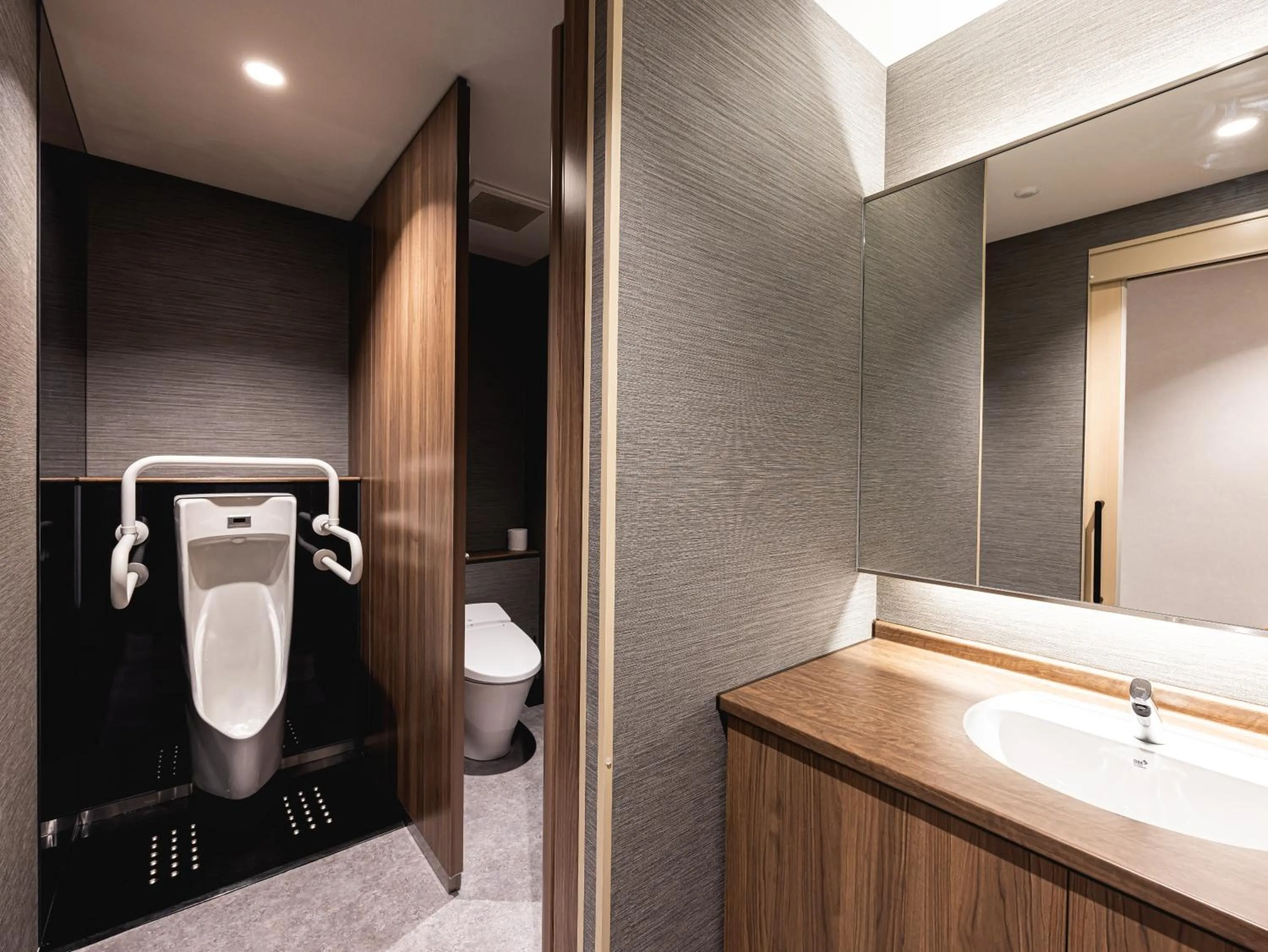 Toilet in La'gent Hotel Kyoto Nijo