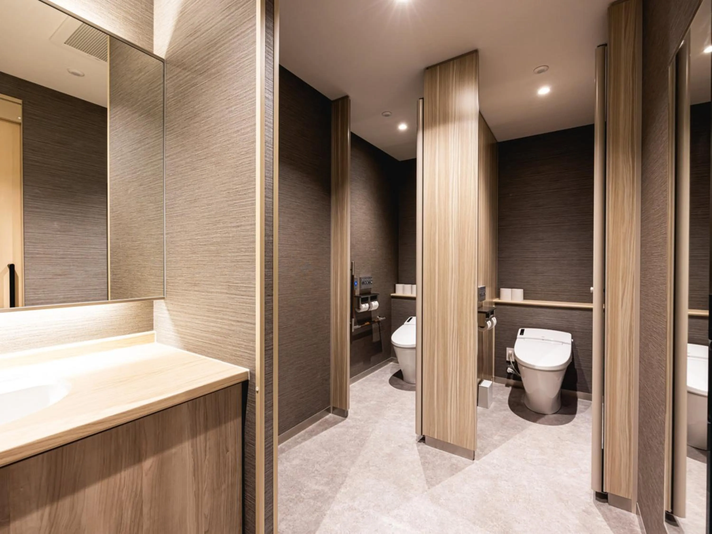 Toilet in La'gent Hotel Kyoto Nijo