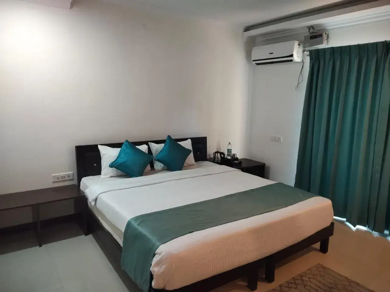 Bed in SQUARE INN Bed in SQUARE INN