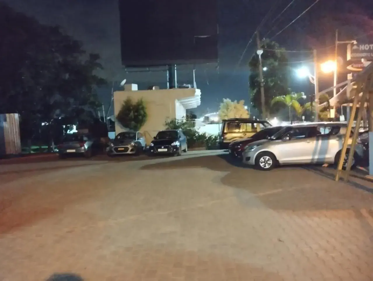 Parking in SQUARE INN Parking in SQUARE INN