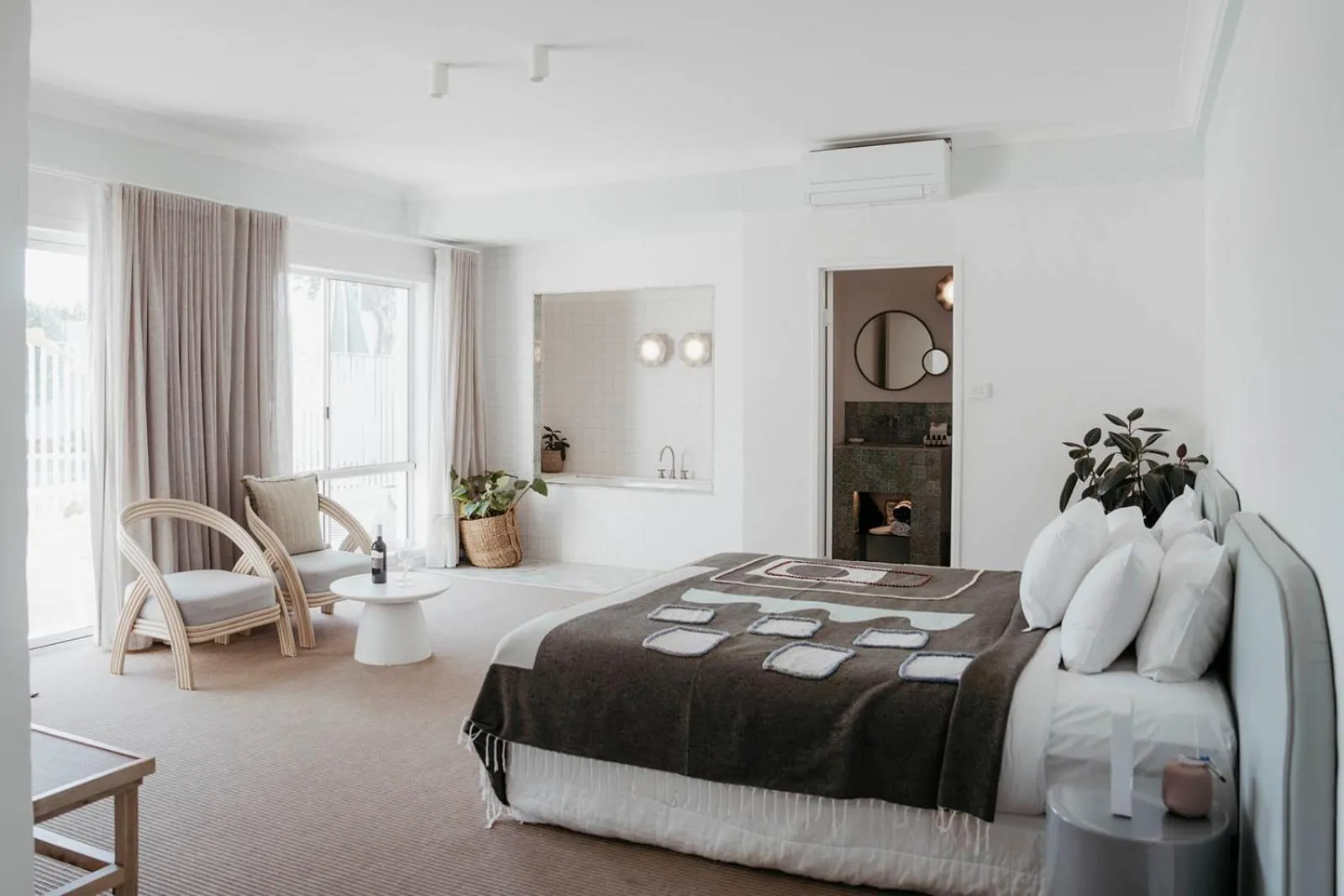 Molly's Spa Suite (bathtub) in Motel Molly - Boutique Hotel Mollymook