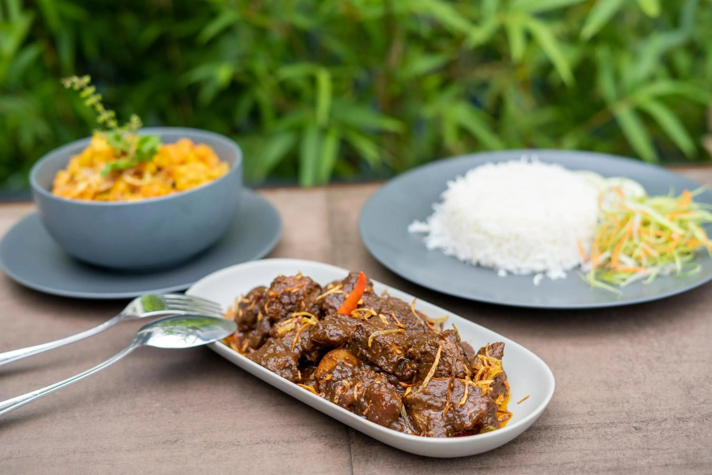 Restaurant/places to eat in Hotel Nandini