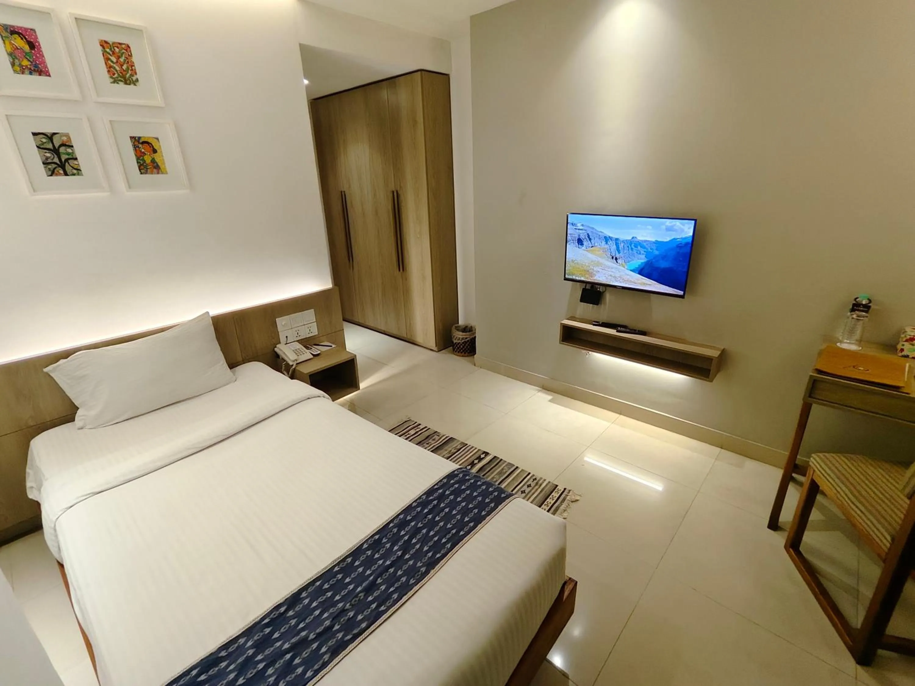 TV and multimedia, Bed in Hotel Nandini