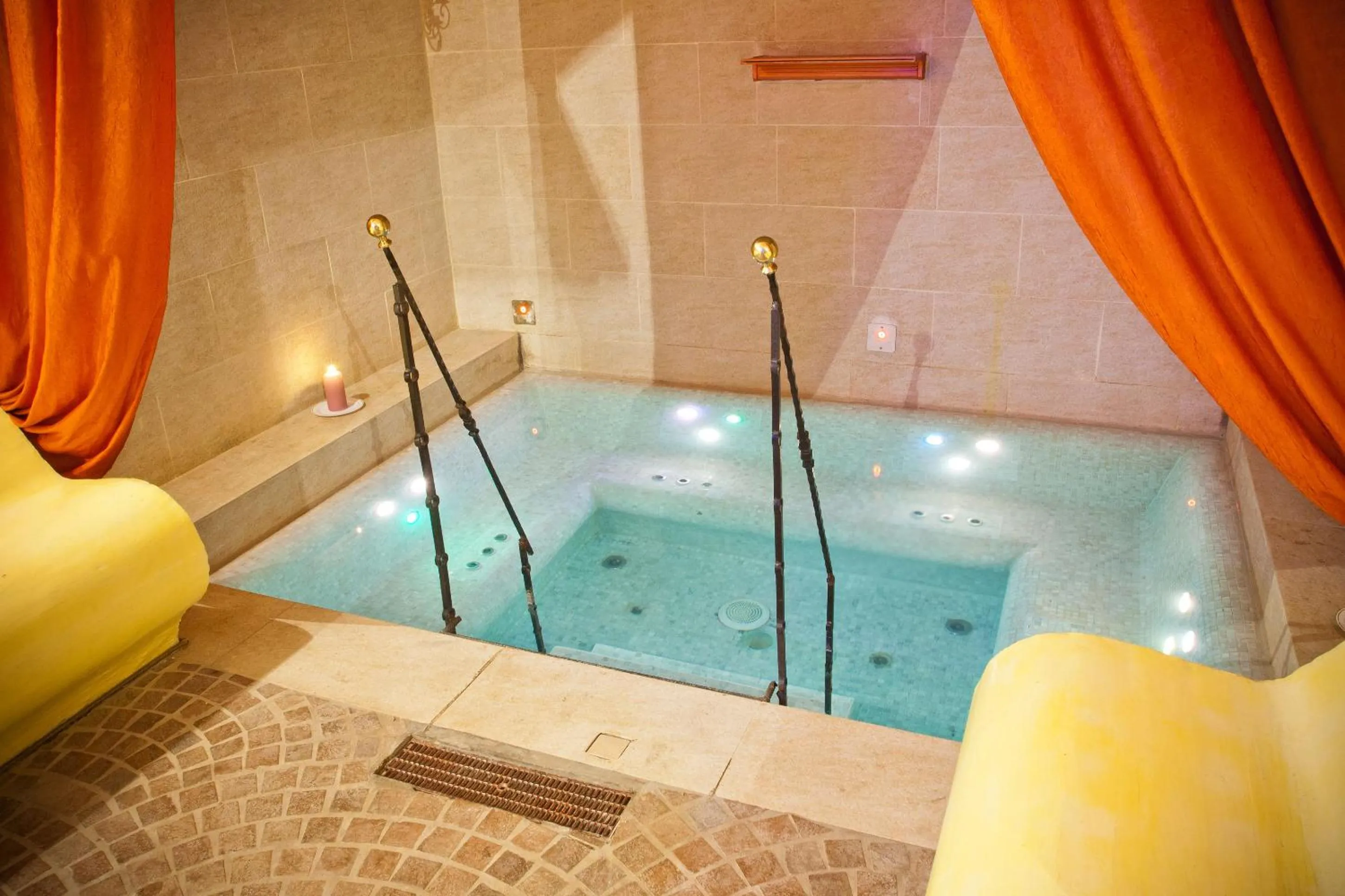 Hot Tub in Agriturismo Cascina Madonnina