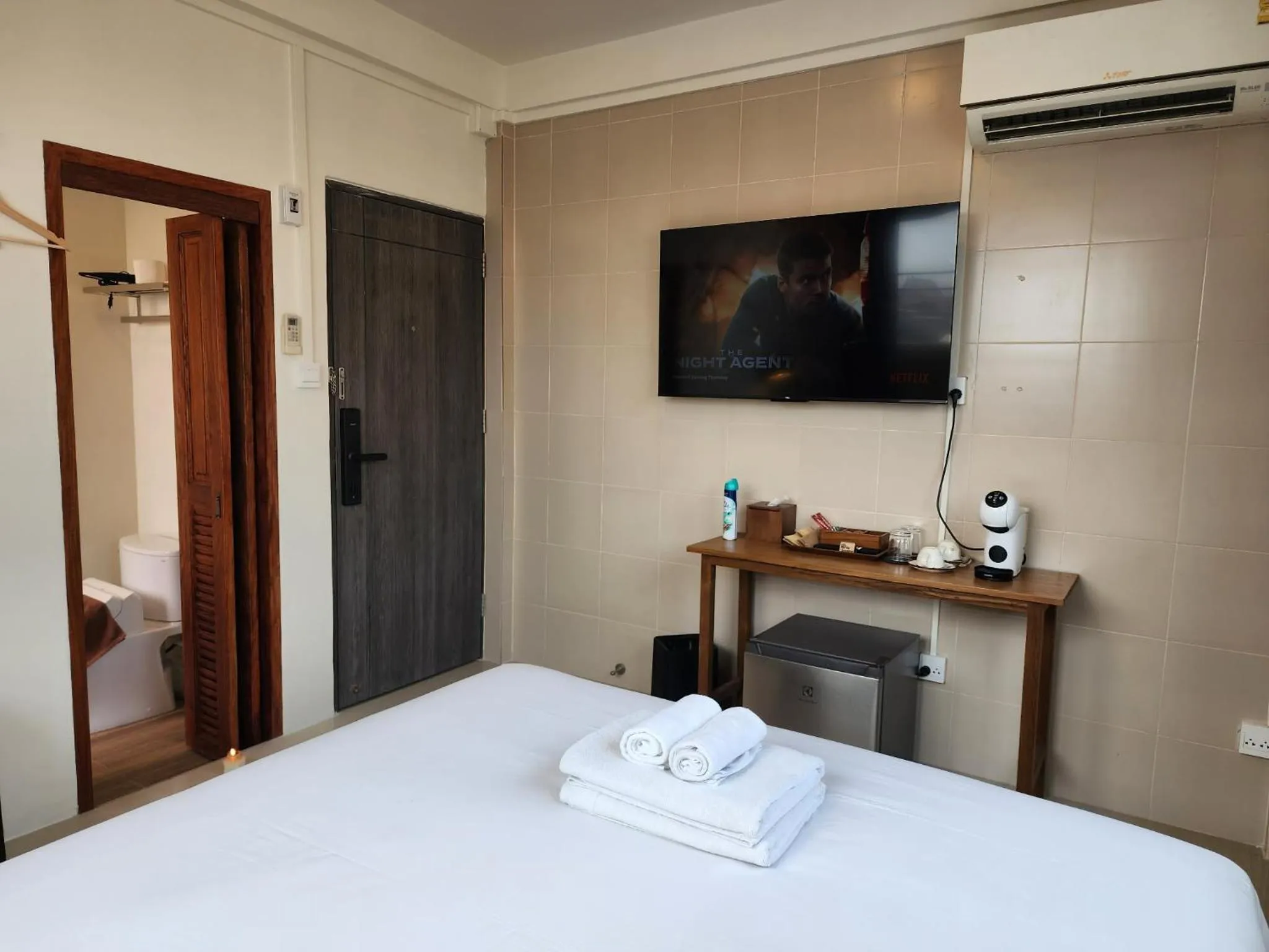 TV and multimedia, Bed in Lo-Ha Guest house, Contactless Check-in