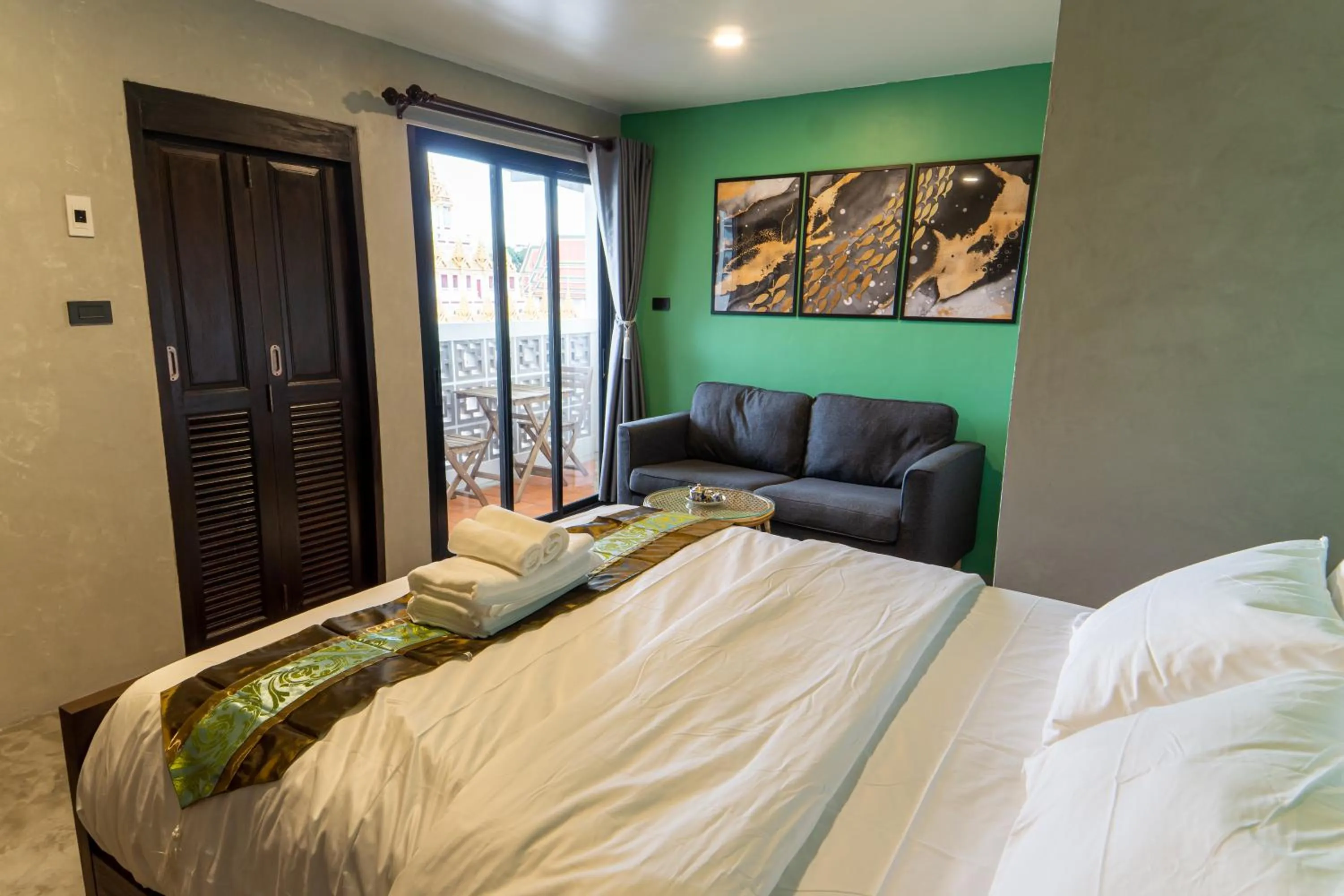 Living room, Bed in Lo-Ha Guest house, Contactless Check-in