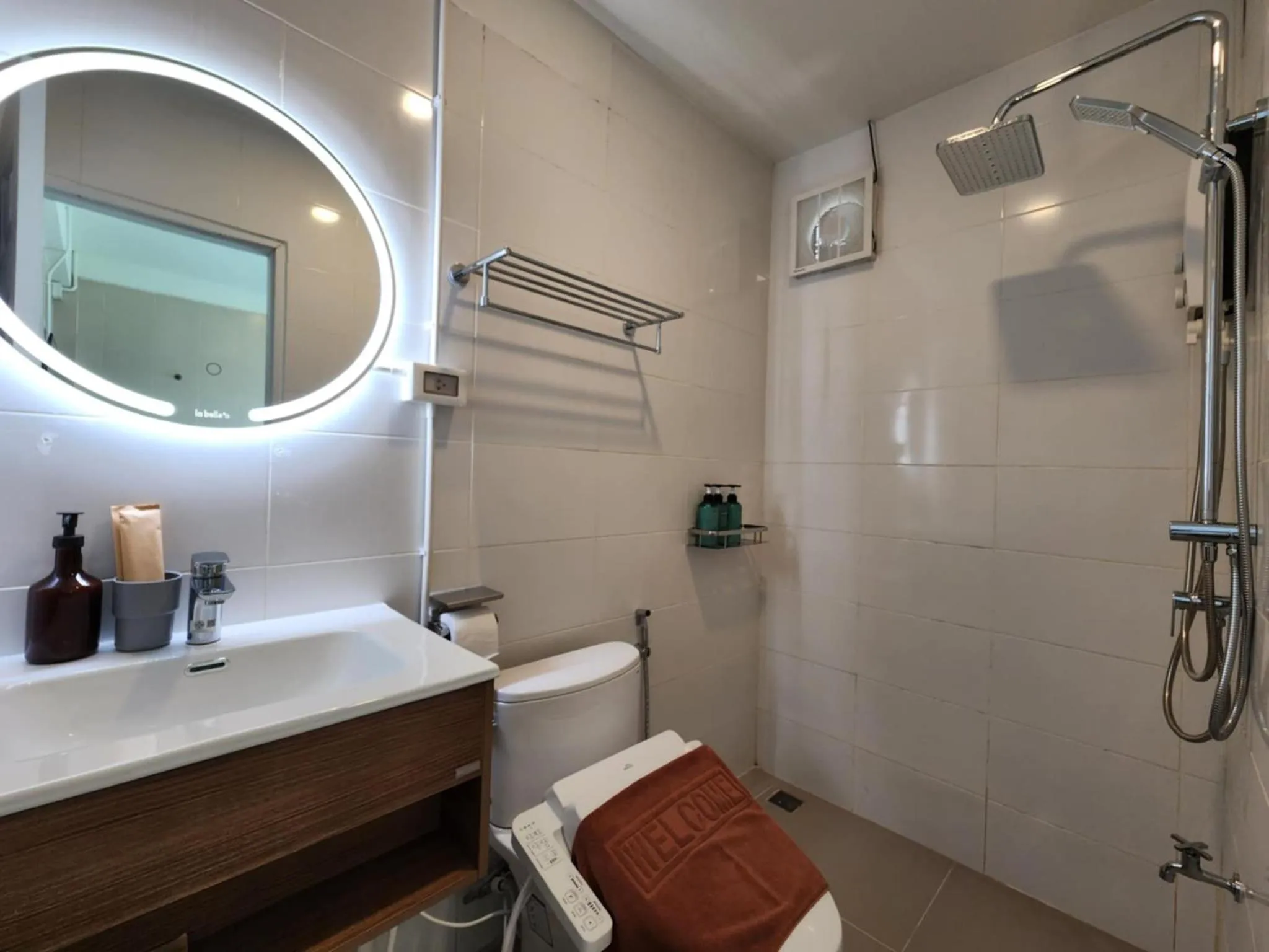 Shower in Lo-Ha Guest house, Contactless Check-in