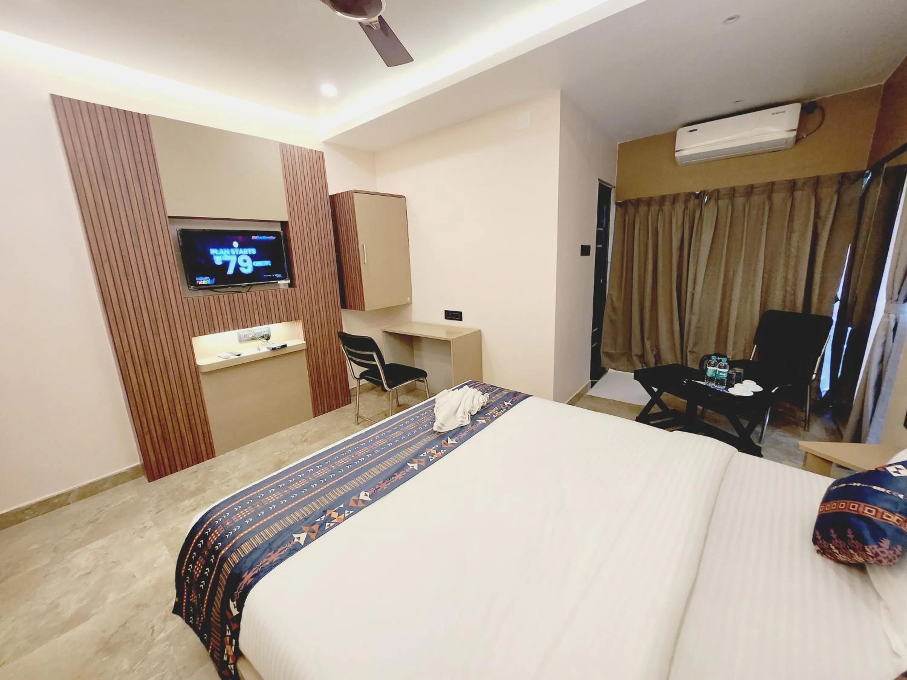 Bed in THE GREENSTAR INN PREMIUM