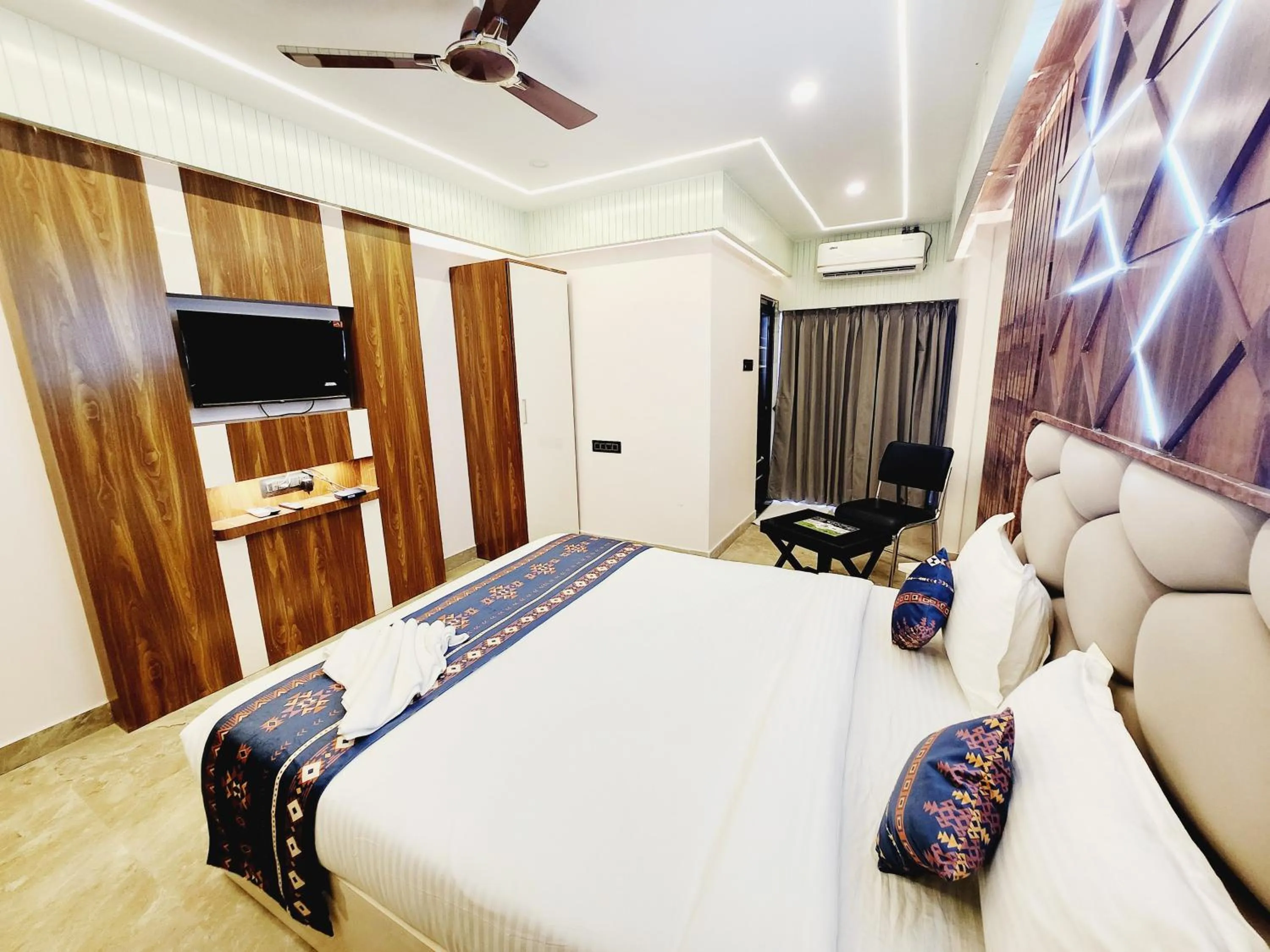 Bed in THE GREENSTAR INN PREMIUM