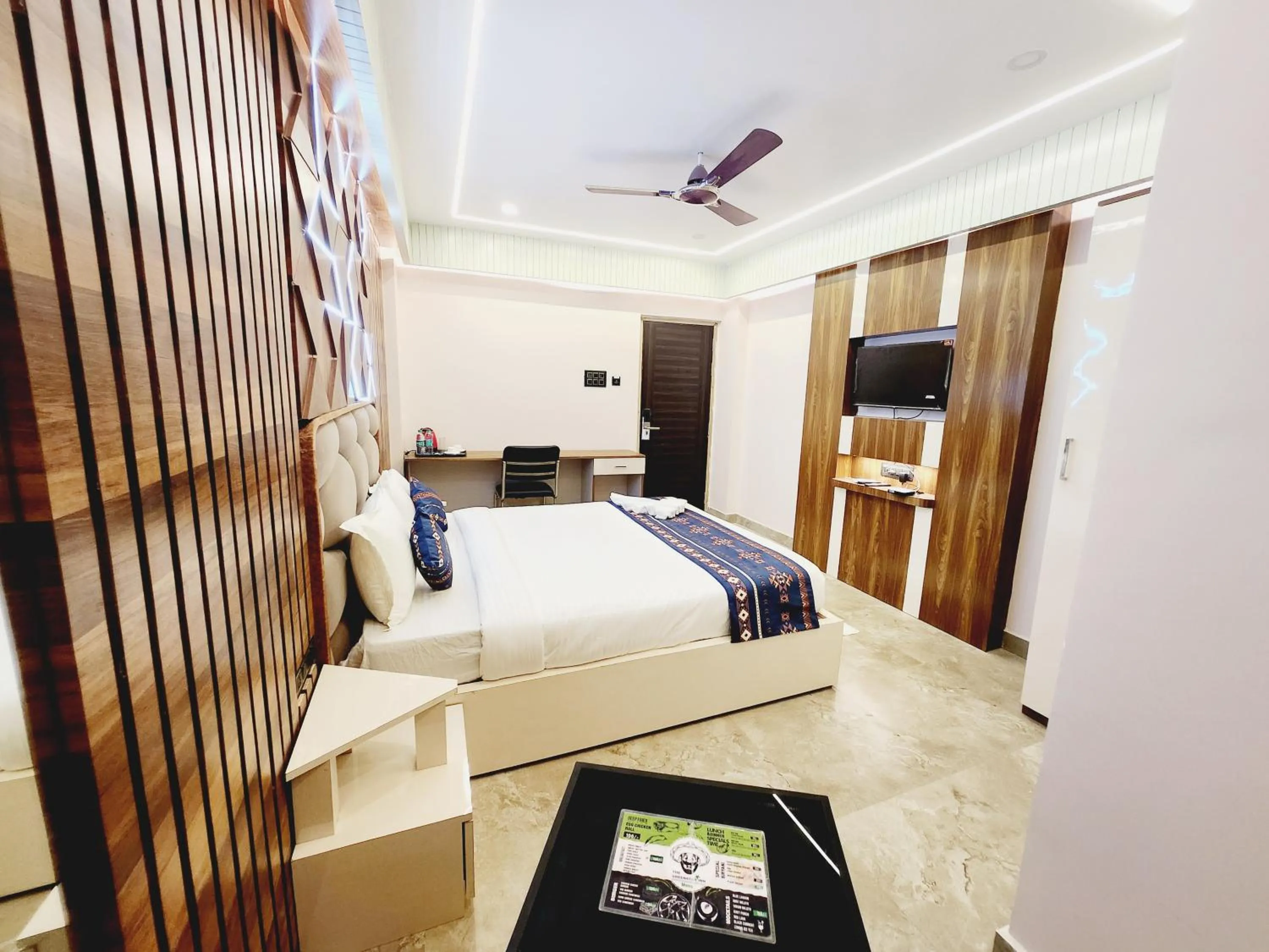 Bed in THE GREENSTAR INN PREMIUM