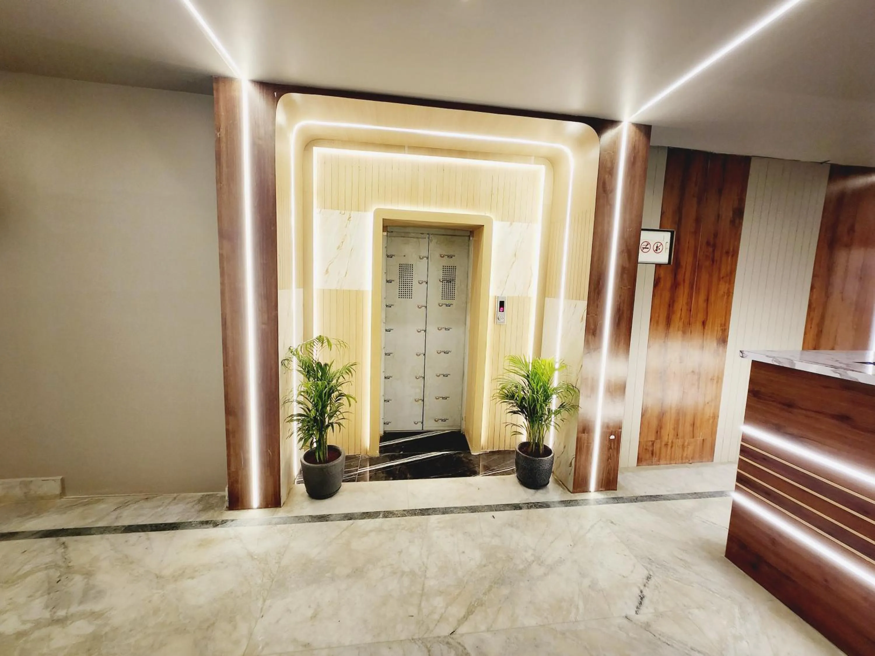 elevator in THE GREENSTAR INN PREMIUM