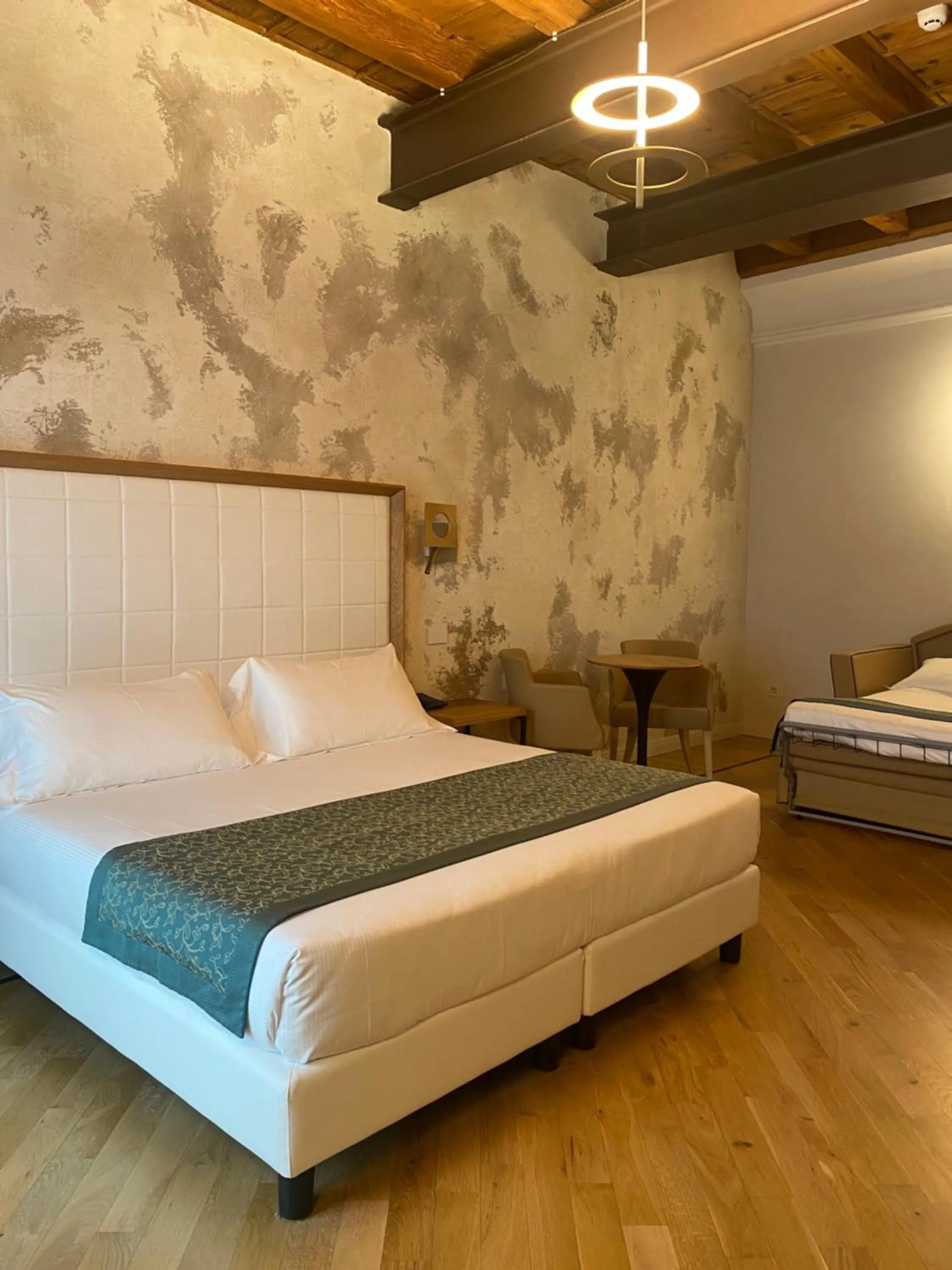 Bedroom, Bed in Cà Uberti Palace Hotel, MantegnaHotels