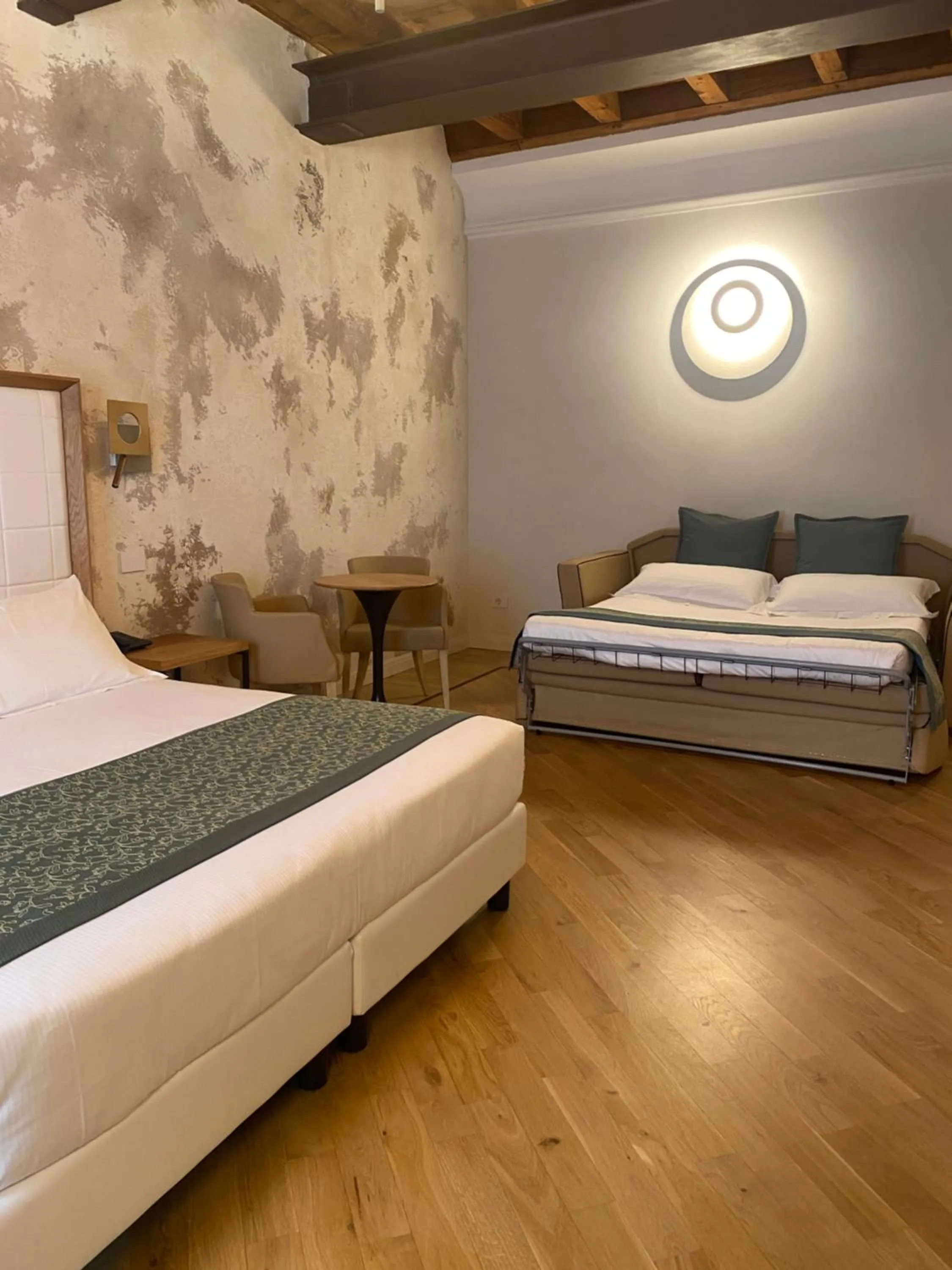 Bedroom, Bed in Cà Uberti Palace Hotel, MantegnaHotels