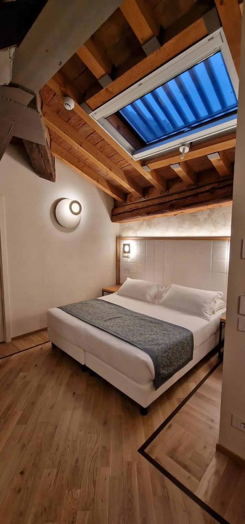 Bed in Cà Uberti Palace Hotel, MantegnaHotels