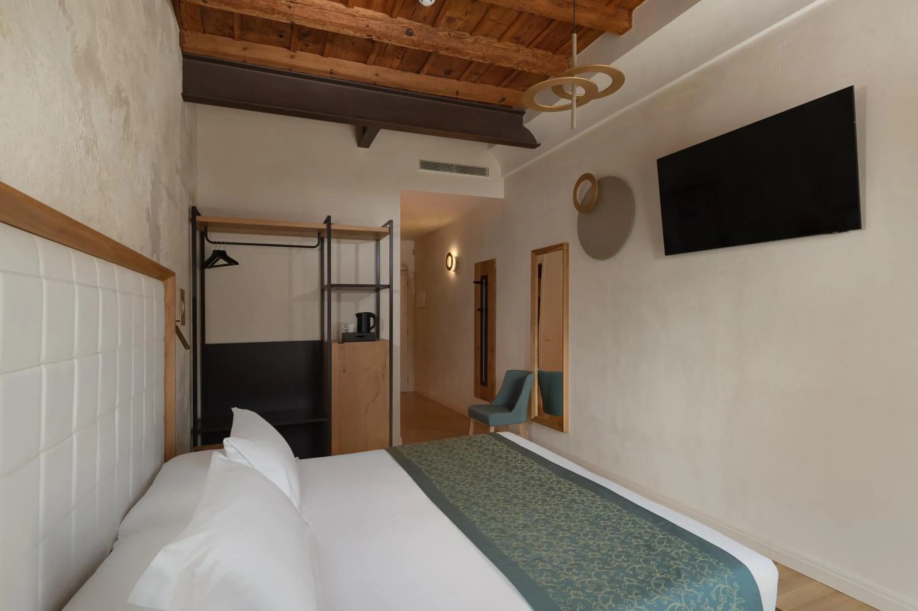 Bed in Cà Uberti Palace Hotel, MantegnaHotels